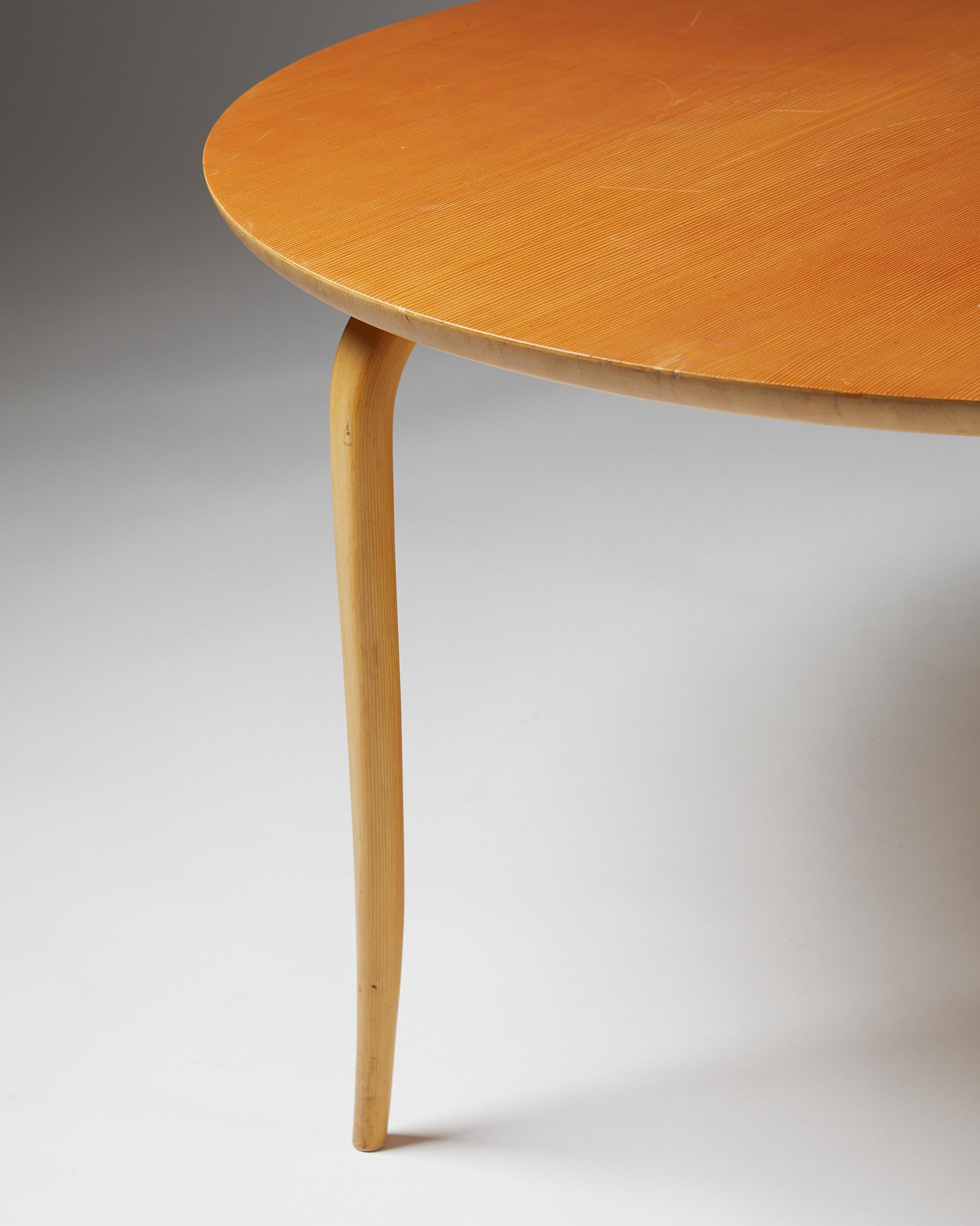Occasional Table ‘Annika’ Designed by Bruno Mathsson for Karl Mathsson In Good Condition For Sale In Stockholm, SE