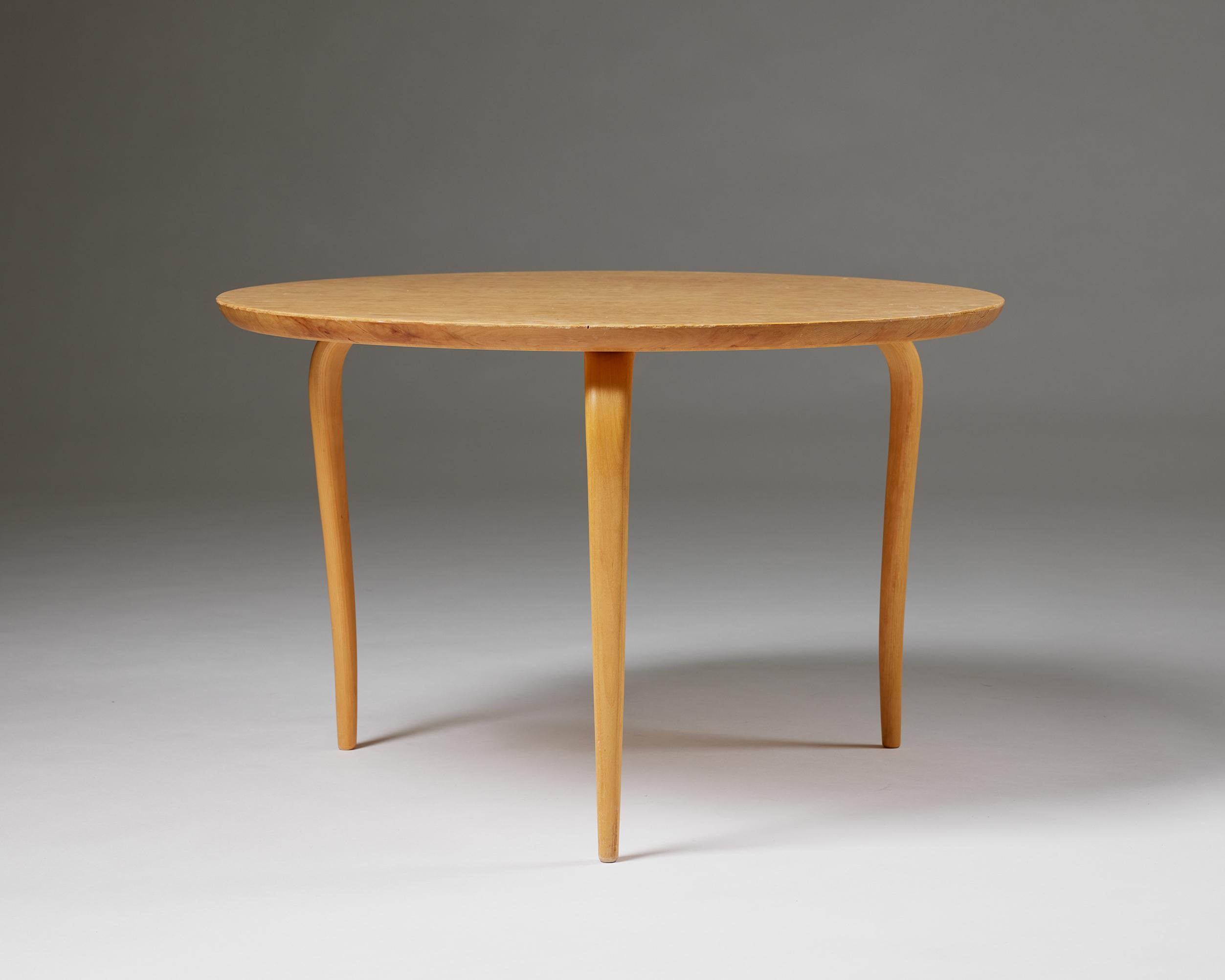 Suédois Table d'appoint 'Annika' conçue par Bruno Mathsson pour Karl Mathsson, Suède en vente