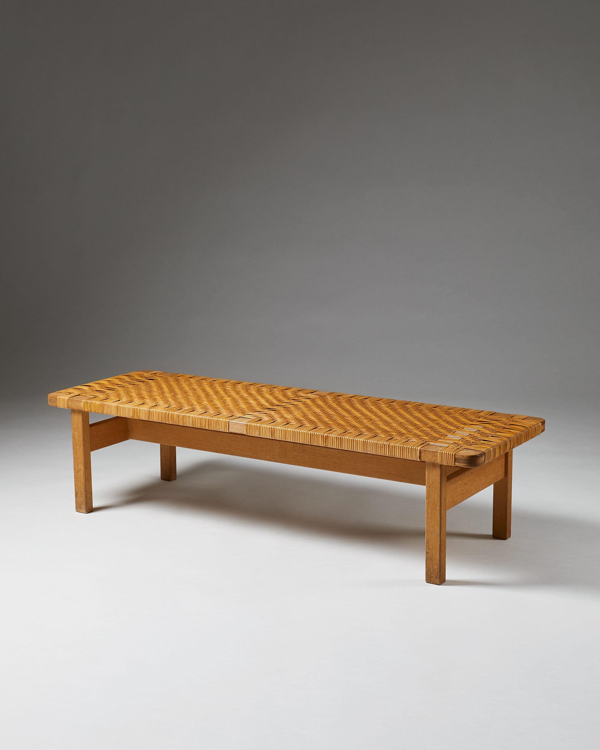 Occasional table/bench model 5272 designed by Börge Mogensen for Fredericia Stolefabrik, Denmark, 1950s.
Oak and cane.

Measures: H 34.5 cm/ 13 5/8