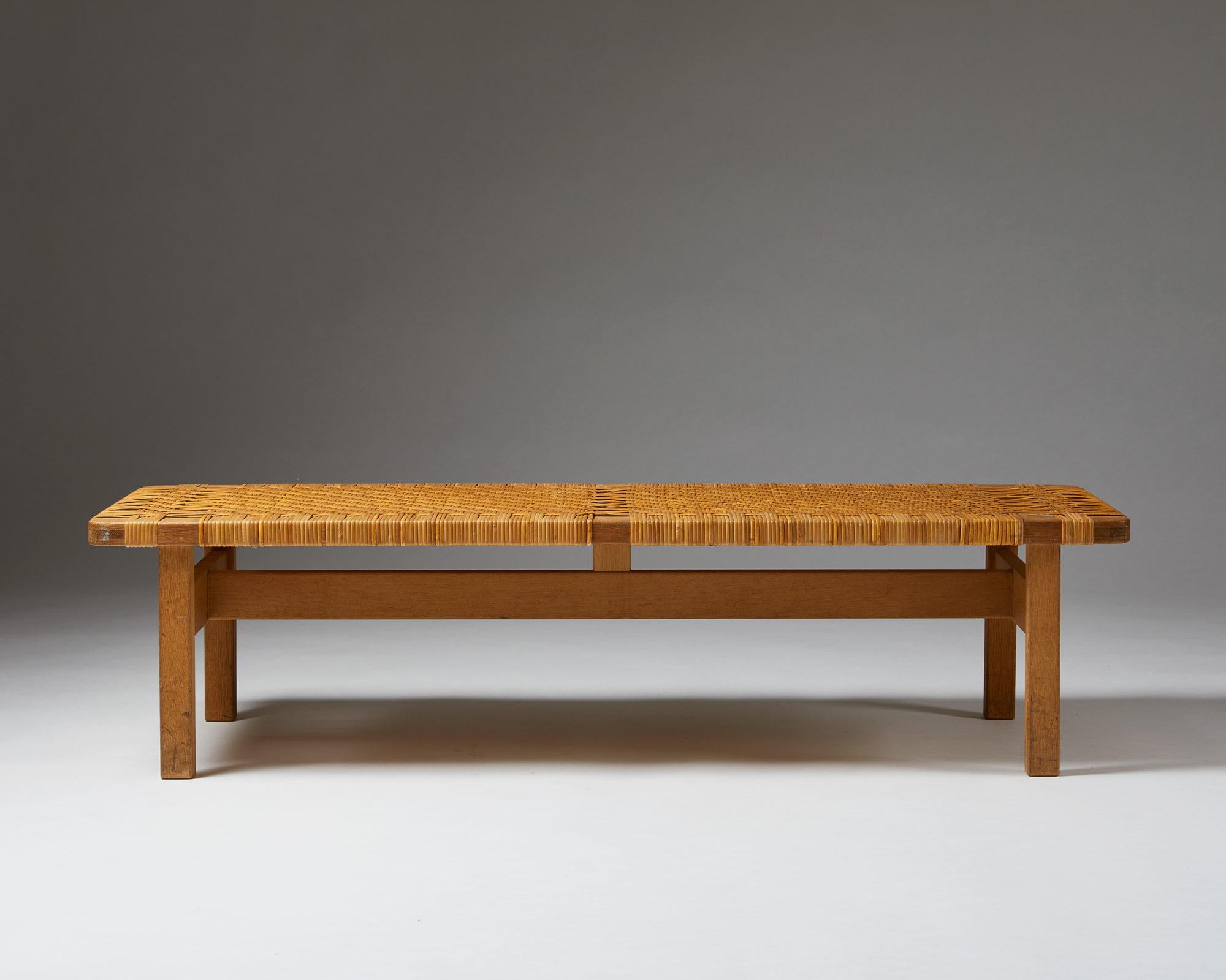 Scandinavian Modern Occasional Table/Bench Model 5272 by Börge Mogensen for Fredericia Stolefabrik