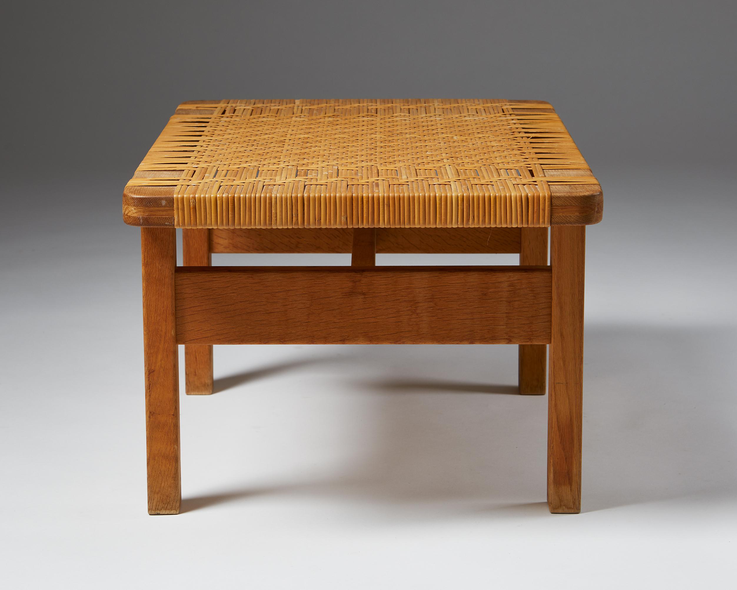 Table/banc d'appoint Modèle 5273, Design by Börge Mogensen, Oak, Cane, 1950s Bon état - En vente à Stockholm, SE
