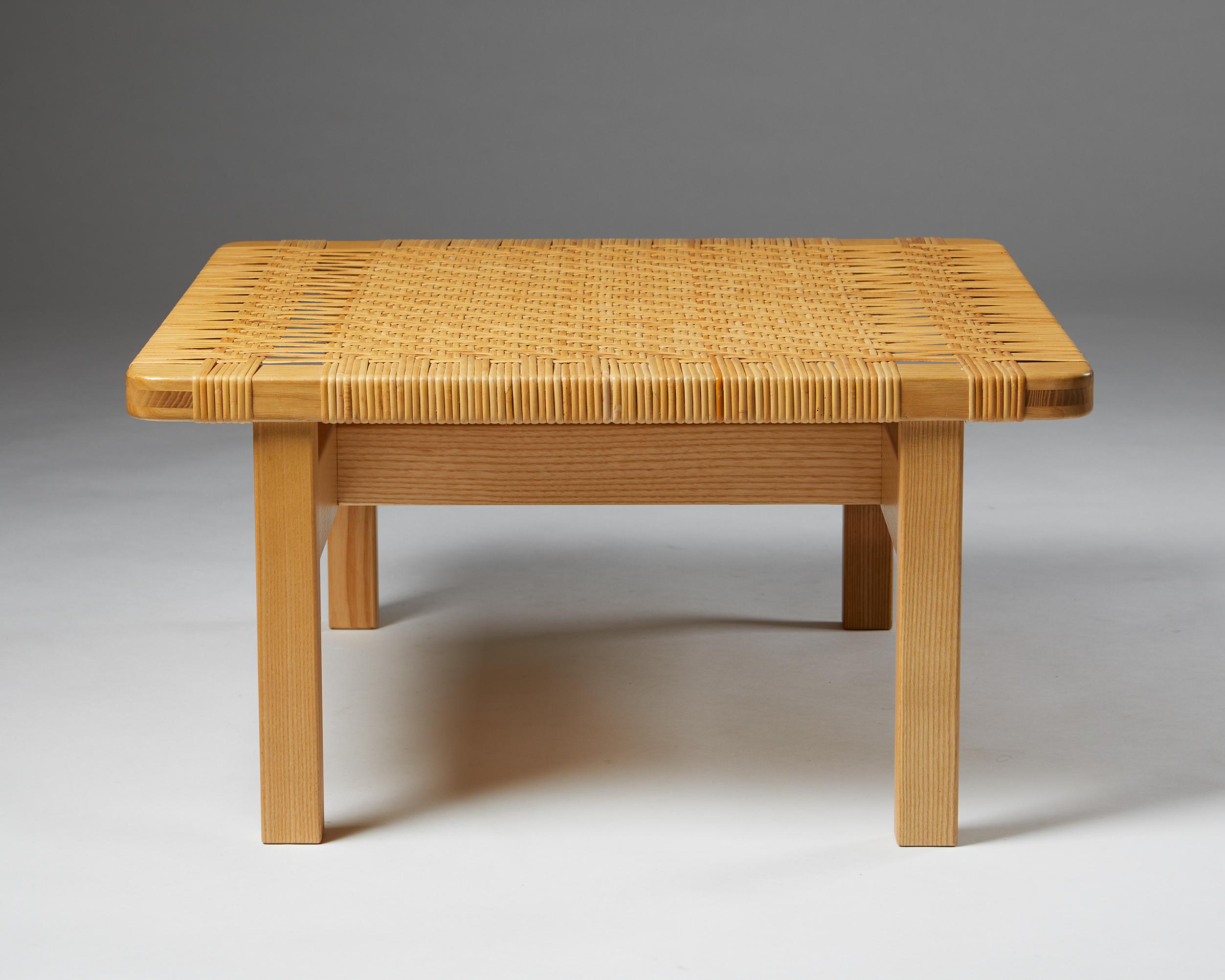 Occasional table/ Bench model 5274, designed by Börge Mogensen for Fredericia Stolefabrik,
Denmark. 1950s.

Oak and cane.

Measurements: 
W: 69 cm/ 27