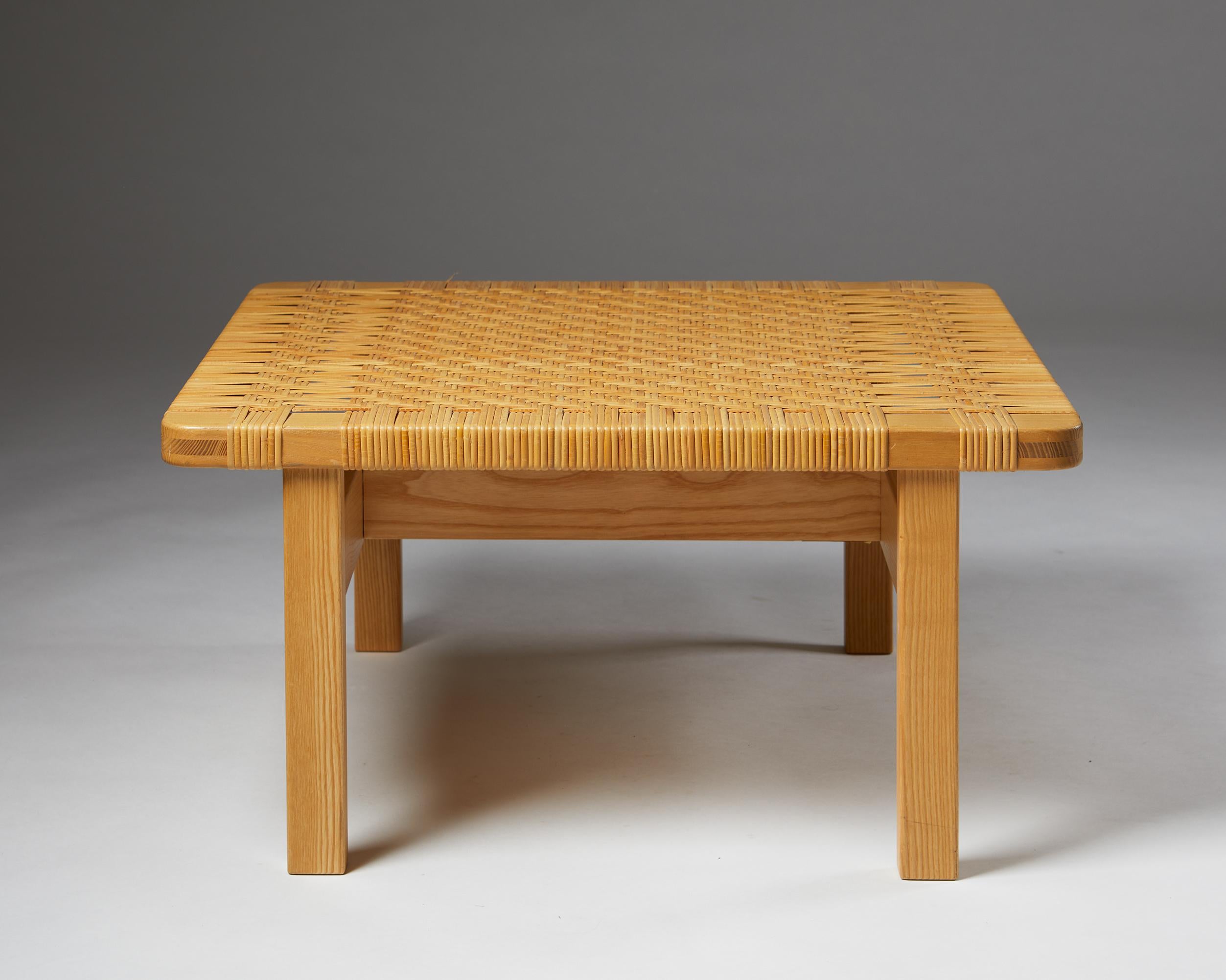 Mid-Century Modern Occasional Table/ Bench Model 5274, Designed by Börge Mogensen For Sale