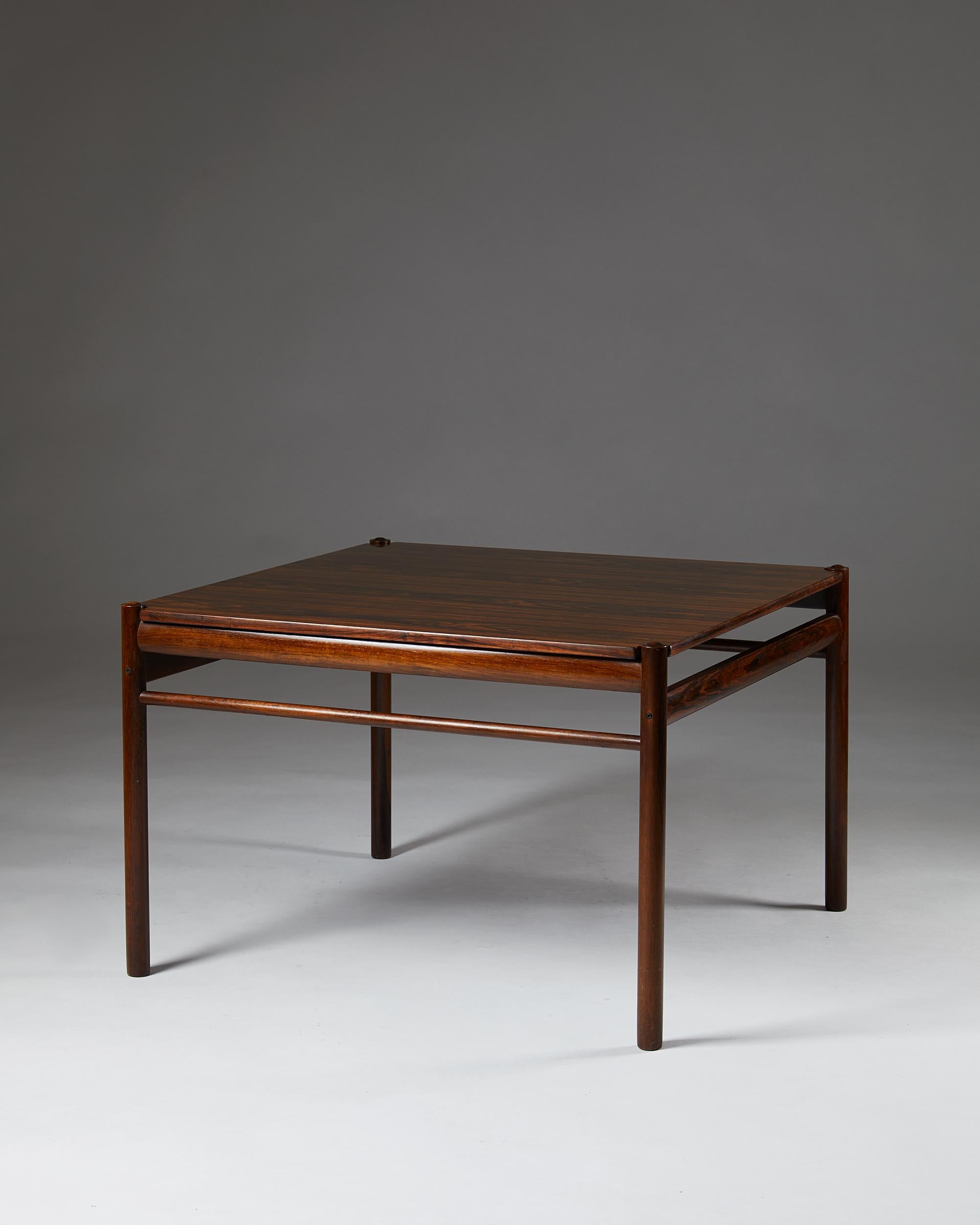 Denmark. 1950s.
Rosewood with reversible black lacquered and rosewood top.

Measures: H 52.5 cm/ 20 3/4