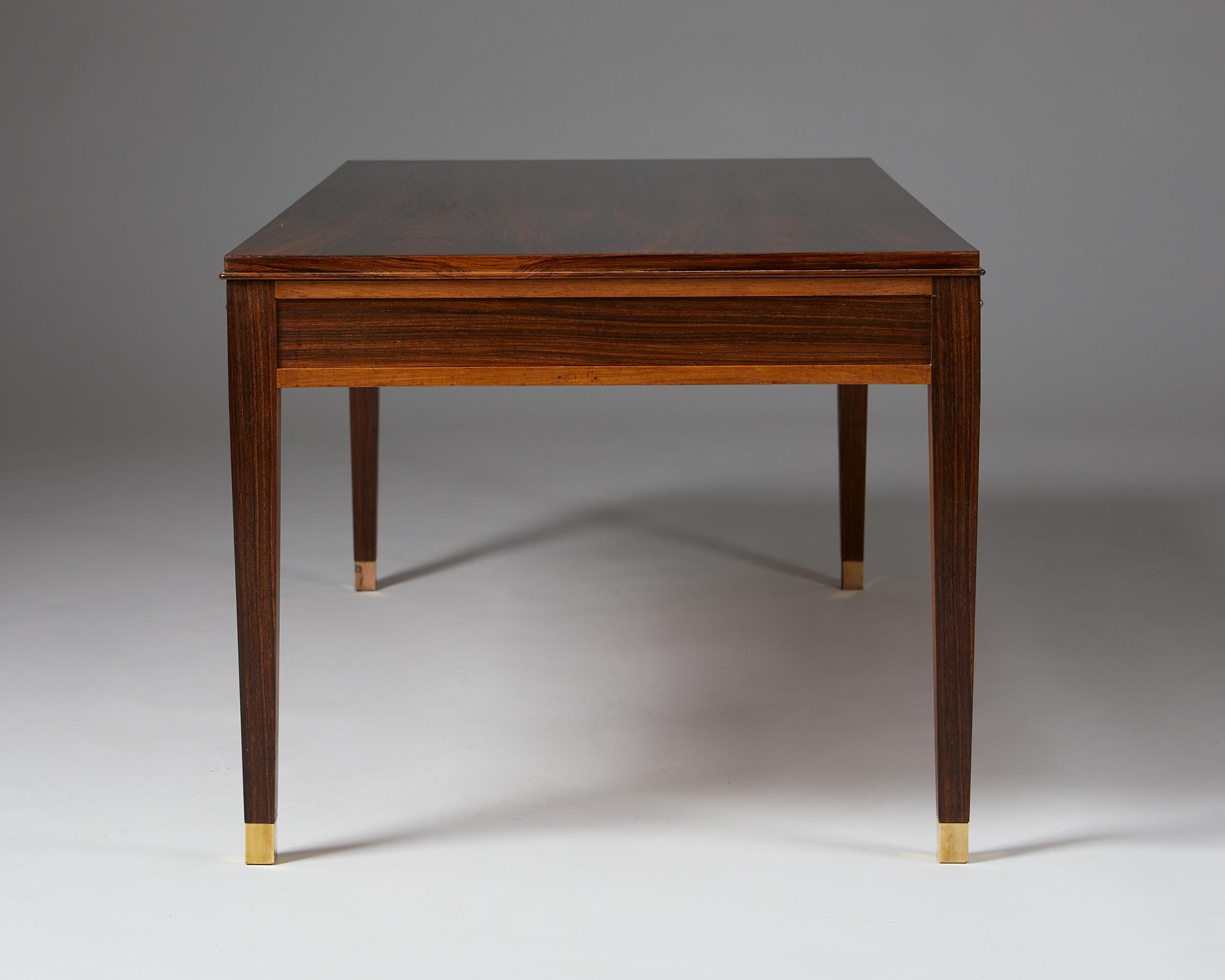Occasional Table Designed by Frits Henningsen, Denmark, 1940’s In Good Condition For Sale In Stockholm, SE