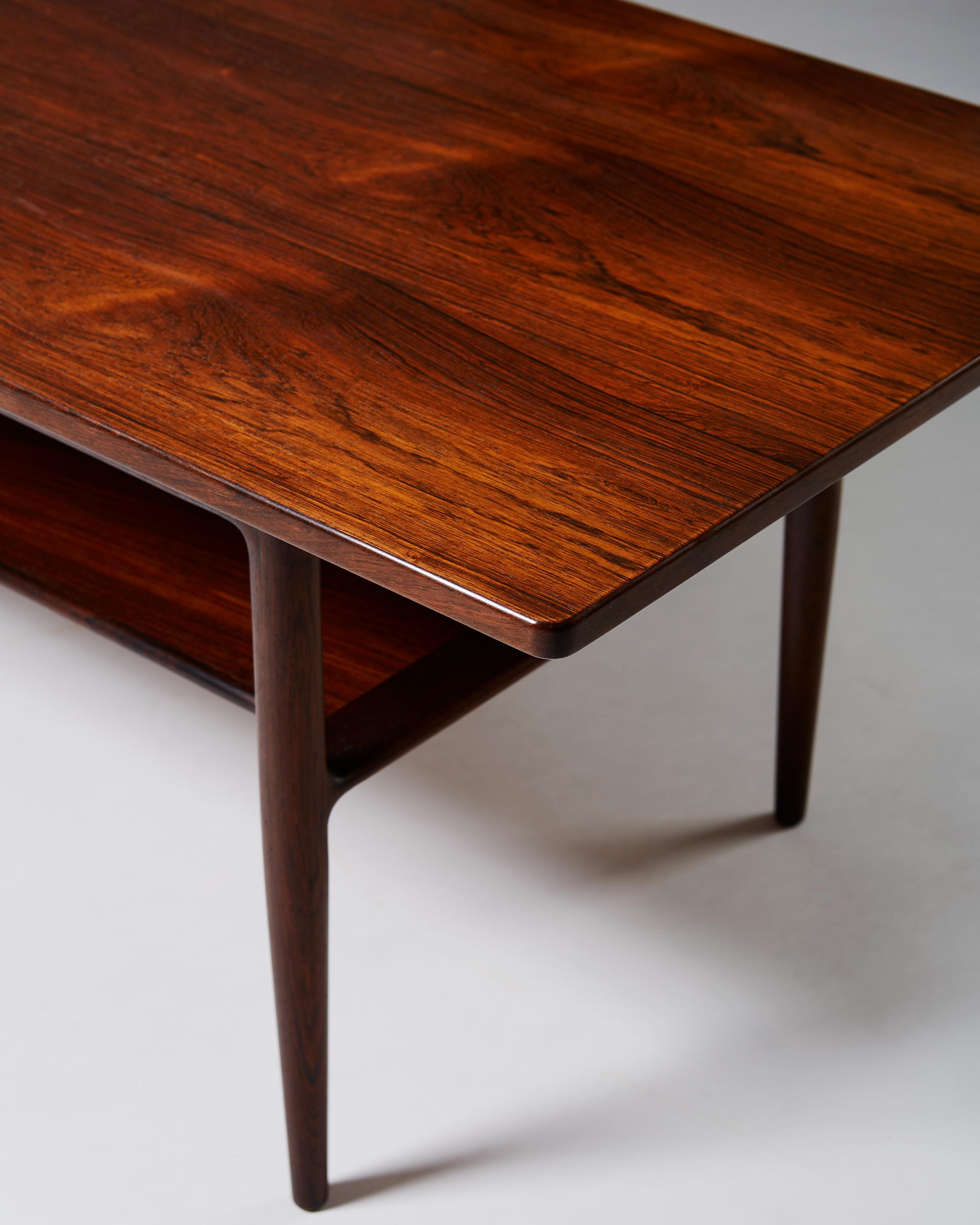Mid-20th Century Occasional Table Designed by Ib Kofod-Larsen for Christensen & Larsen, Denmark For Sale