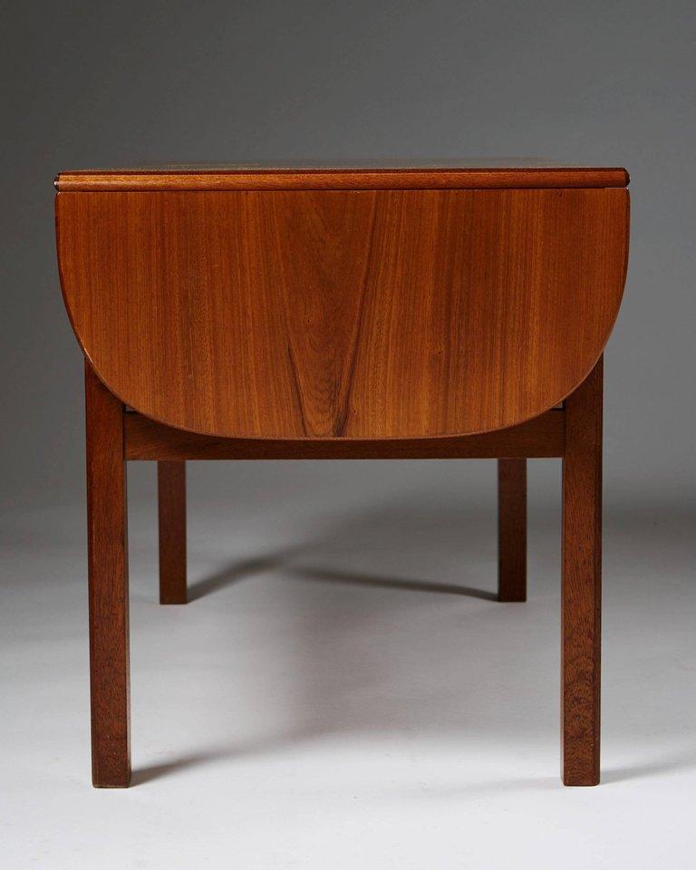 Scandinave moderne Table d'appoint conçue par Josef Frank pour Svenskt Tenn, Suède, années 1950 en vente