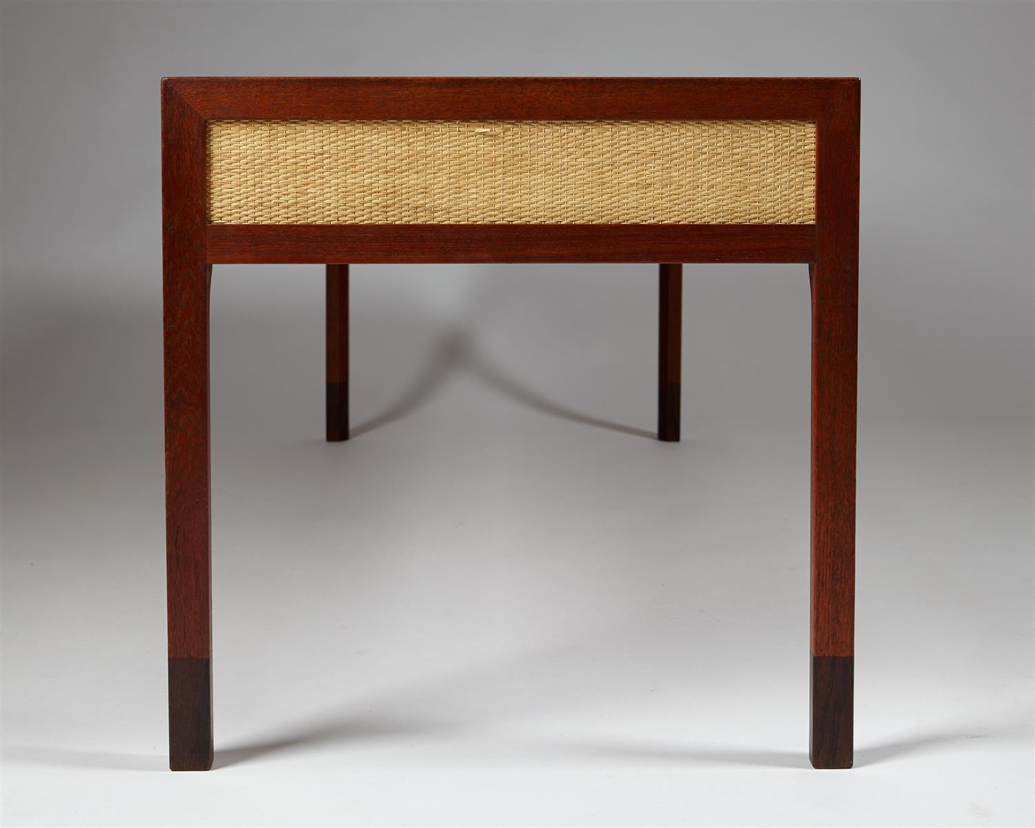 Milieu du XXe siècle Table d'appoint en bois de rose Design/Office de Mogens Lassen pour AT&T, Danemark, 1953 en vente