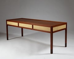 Mesa auxiliar de palisandro Diseñada por Mogens Lassen para T. Madsen, Dinamarca, 1953