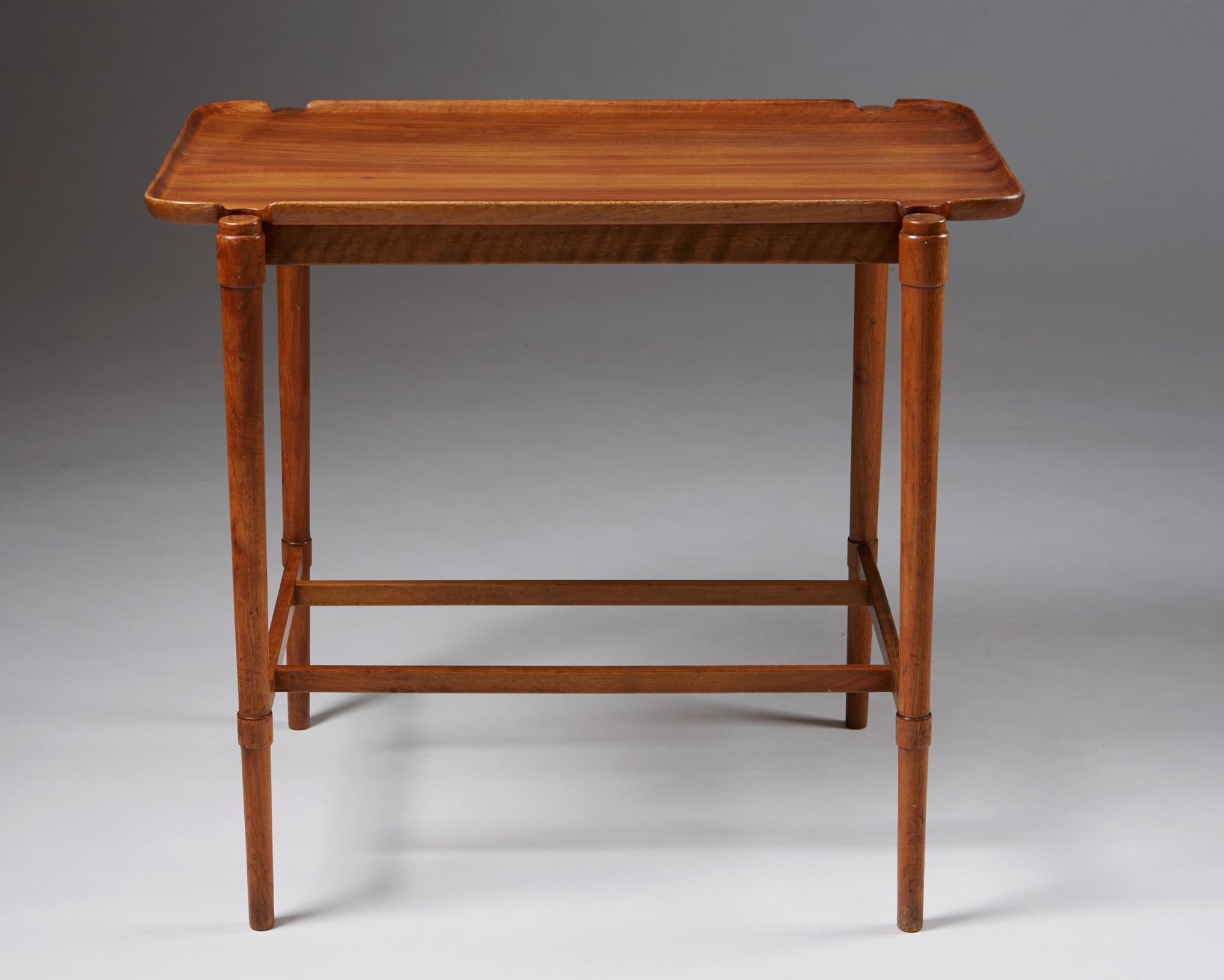 Occasional Table Designed by Peder Hvidt for Fritz Hansen, Denmark, 1943 In Excellent Condition In Stockholm, SE