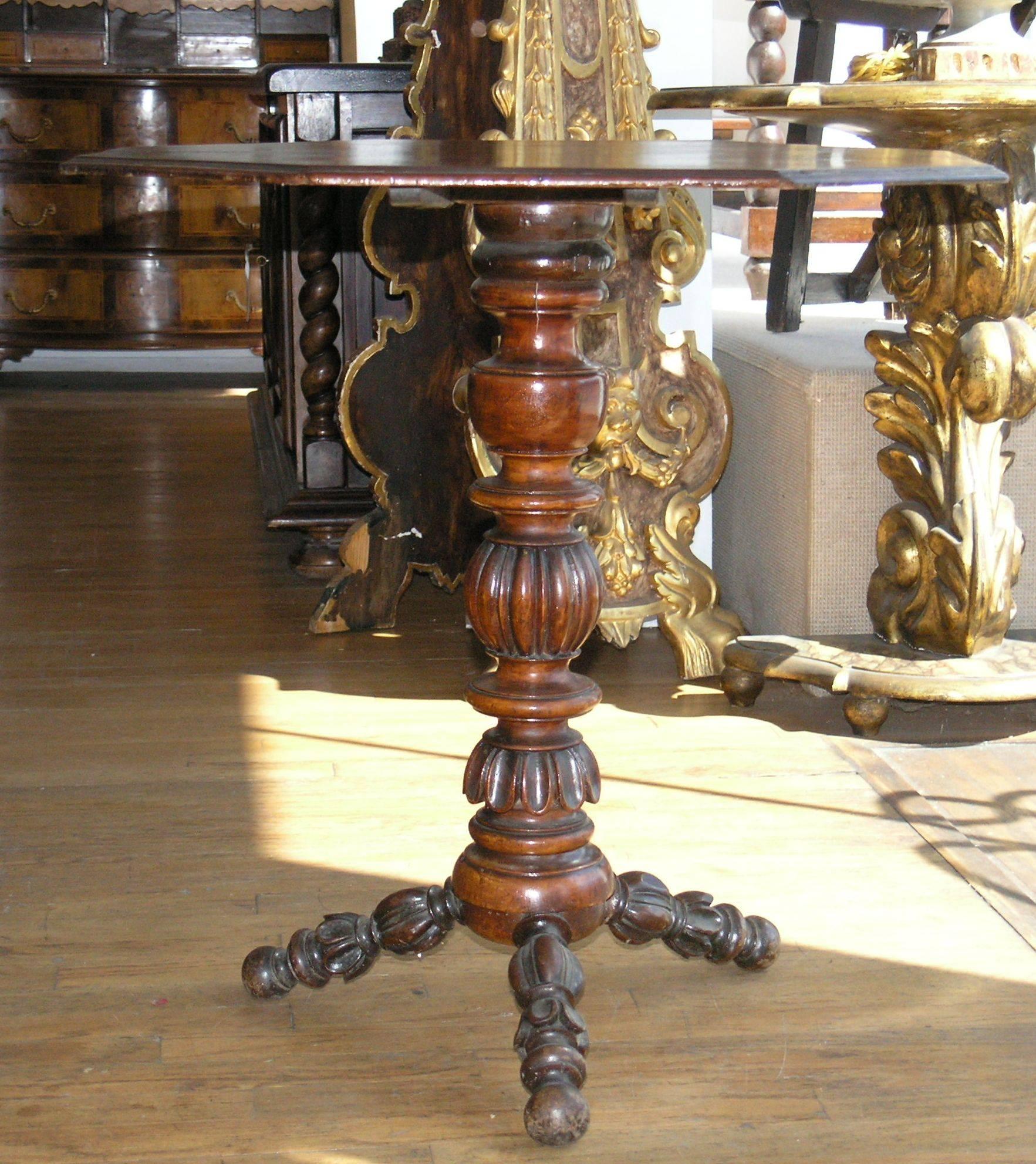 Occasional Table In Excellent Condition For Sale In Los Angeles, CA