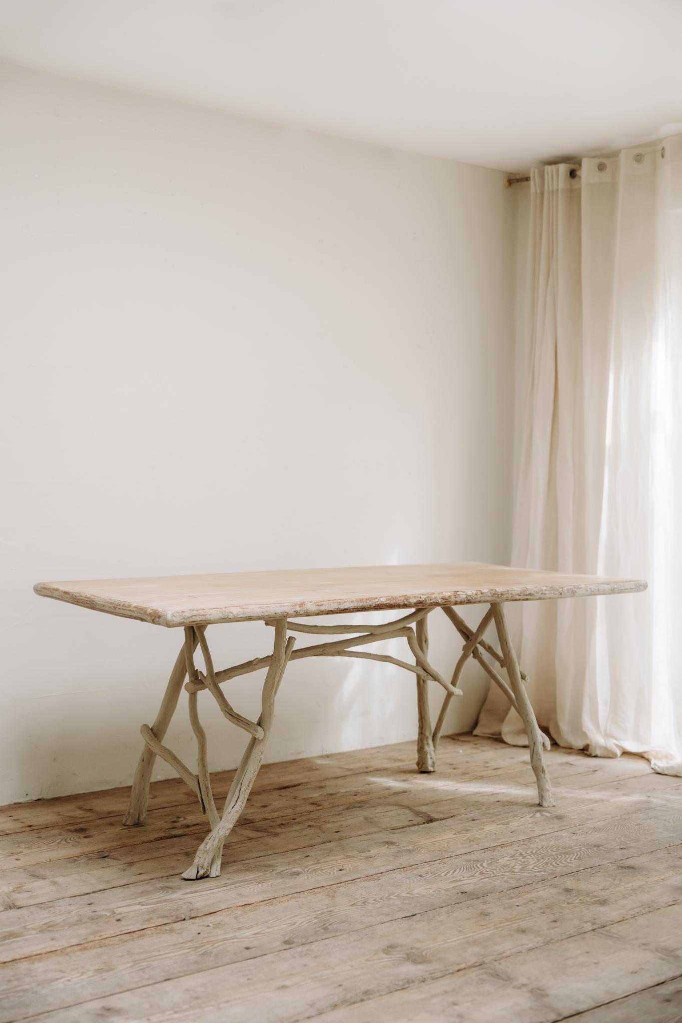 table d'appoint en bois de cèdre ancien ... en vente 7