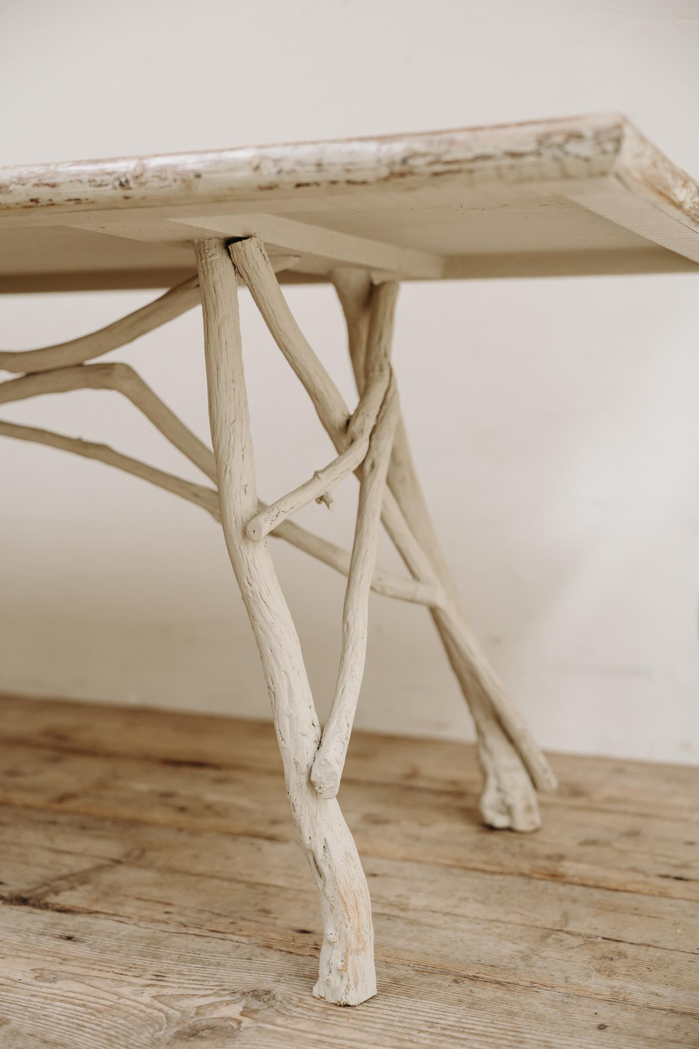 XXIe siècle et contemporain table d'appoint en bois de cèdre ancien ... en vente