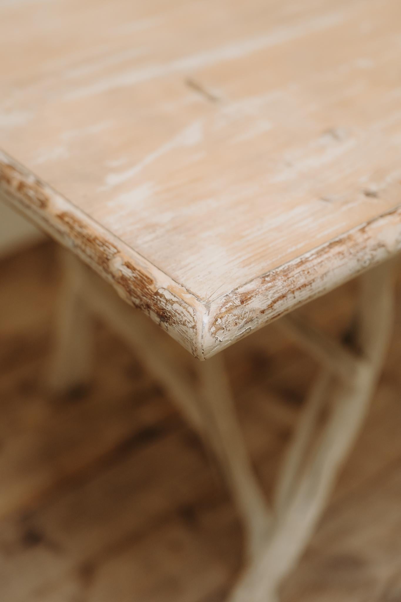 table d'appoint en bois de cèdre ancien ... en vente 2