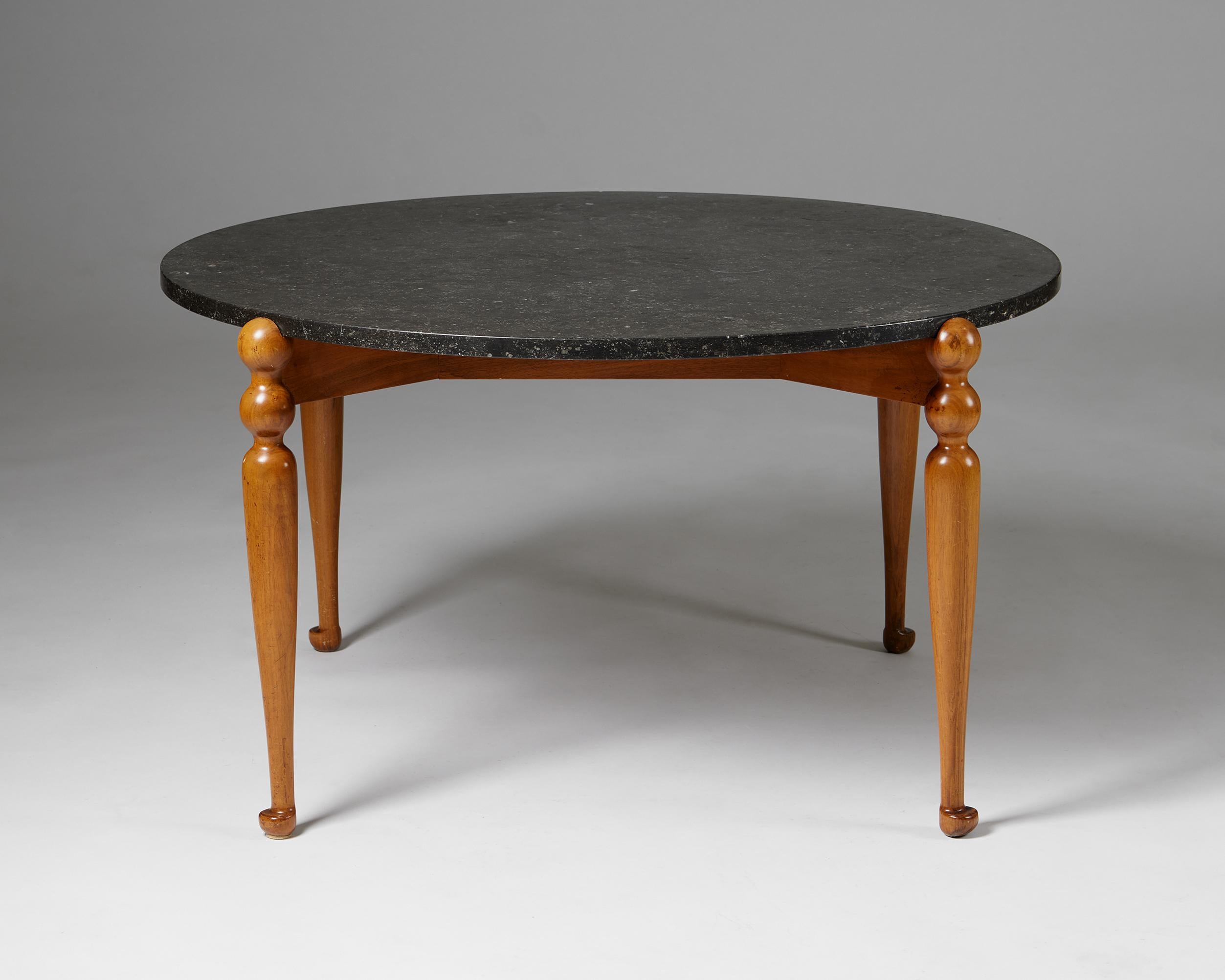 Table d'appoint modèle 2168 conçue par Josef Frank pour Svenskt Tenn Bon état - En vente à Stockholm, SE