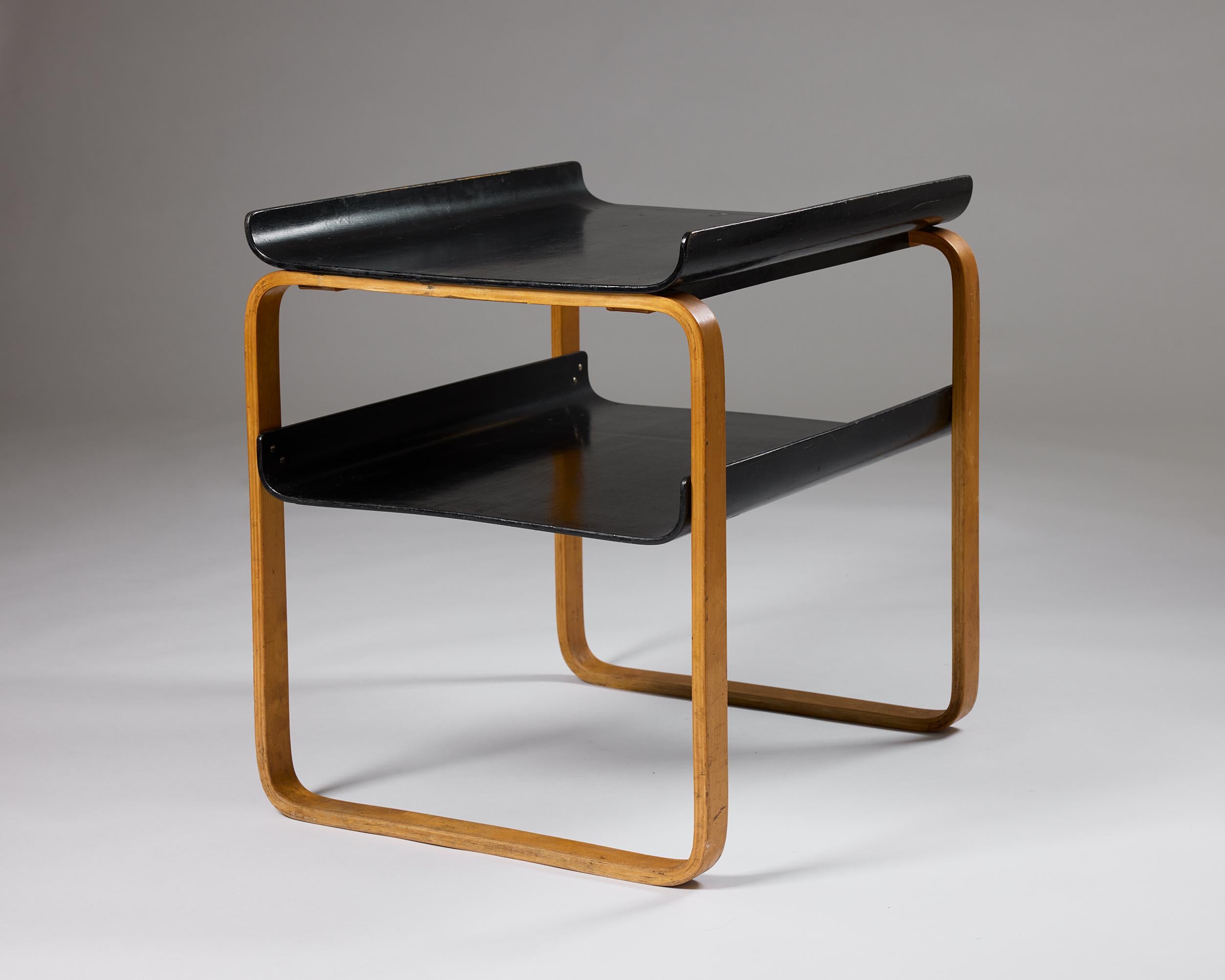 Mesa auxiliar modelo 915 Diseñada por Alvar Aalto Finlandia, años 30 en Bueno estado para la venta en Stockholm, SE