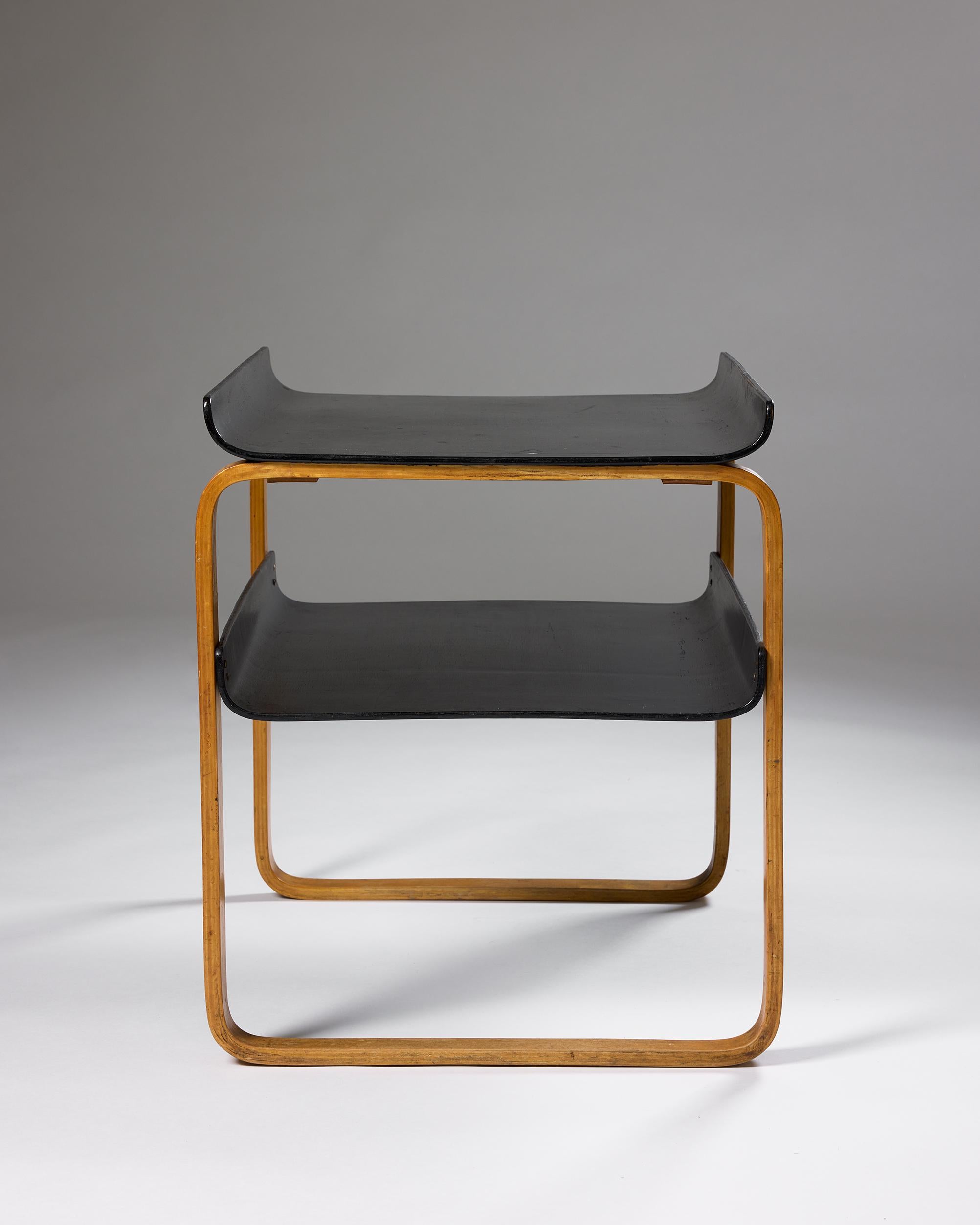 Mesa auxiliar modelo 915 Diseñada por Alvar Aalto Finlandia, años 30 en venta 1