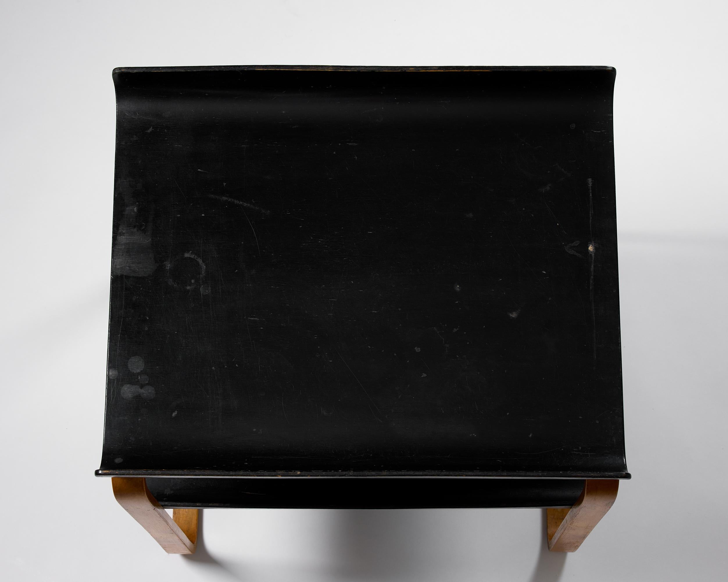 Mesa auxiliar modelo 915 Diseñada por Alvar Aalto Finlandia, años 30 en venta 3