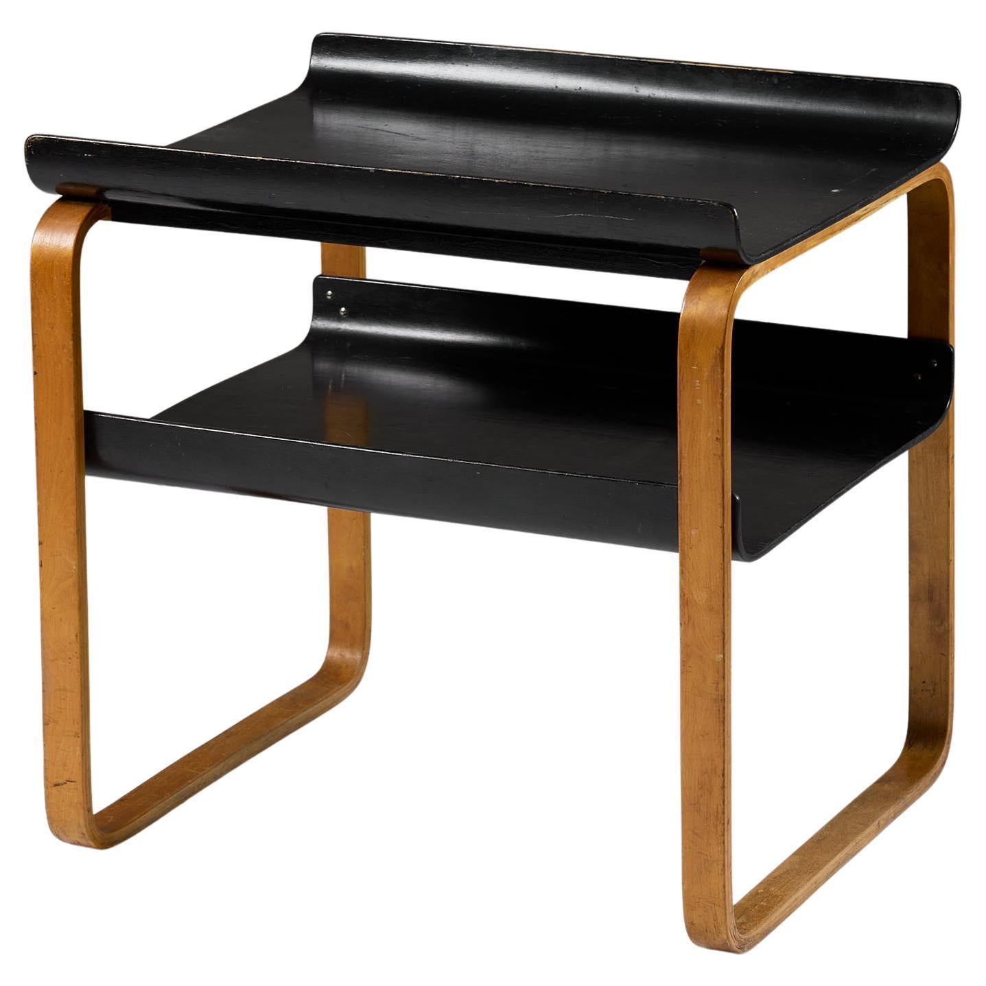 Mesa auxiliar modelo 915 Diseñada por Alvar Aalto Finlandia, años 30 en venta