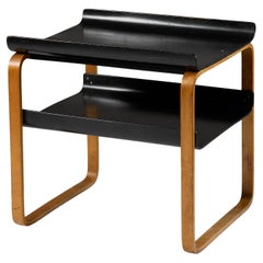 Mesa auxiliar modelo 915 Diseñada por Alvar Aalto Finlandia, años 30