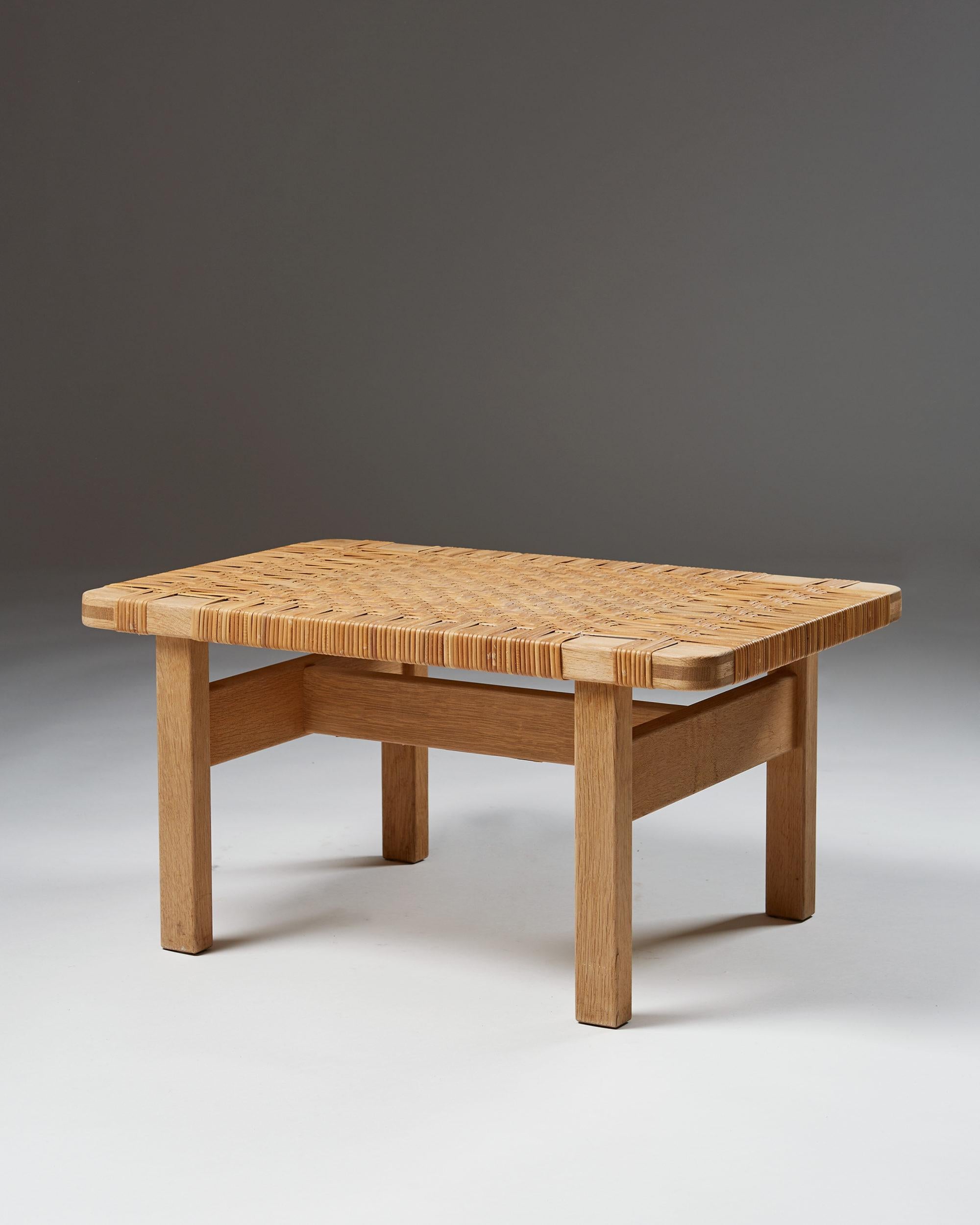 For Fredericia Stolefabriken, Denmark. 1950s.
 
Oak and cane.