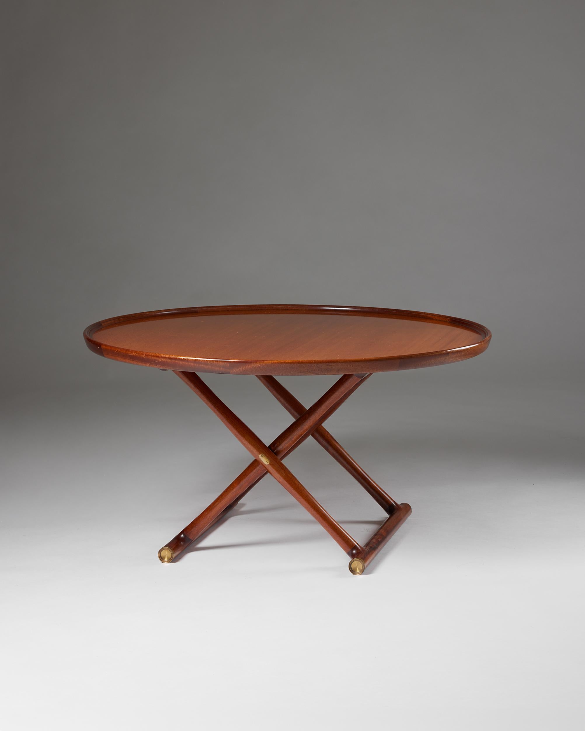 Occasional table ‘The Egyptian table’, designed by Mogens Lassen for Rud Rasmussen,
Denmark, 1935.

Mahogany, foldable frame and top with raised edge, brass fittings.

With this occasional table model, Mogens Lassen created an icon of Scandinavian