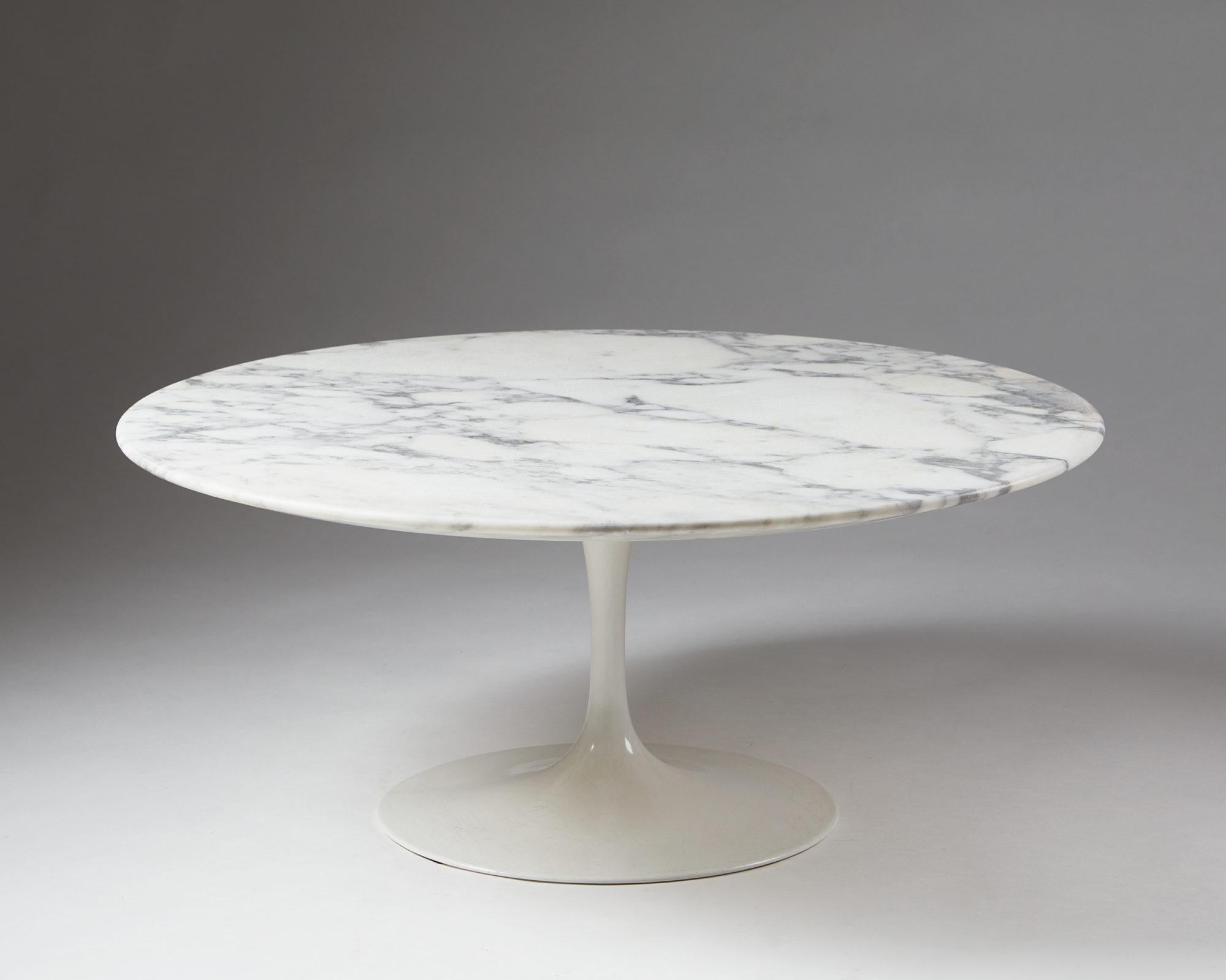 Occasional table ‘Tulip’ designed by Eero Saarinen for Knoll International,
USA, 1955 - 1956.

Carrara marble and resin.

Dimensions: 
D: 90 cm/ 2' 11 2/5