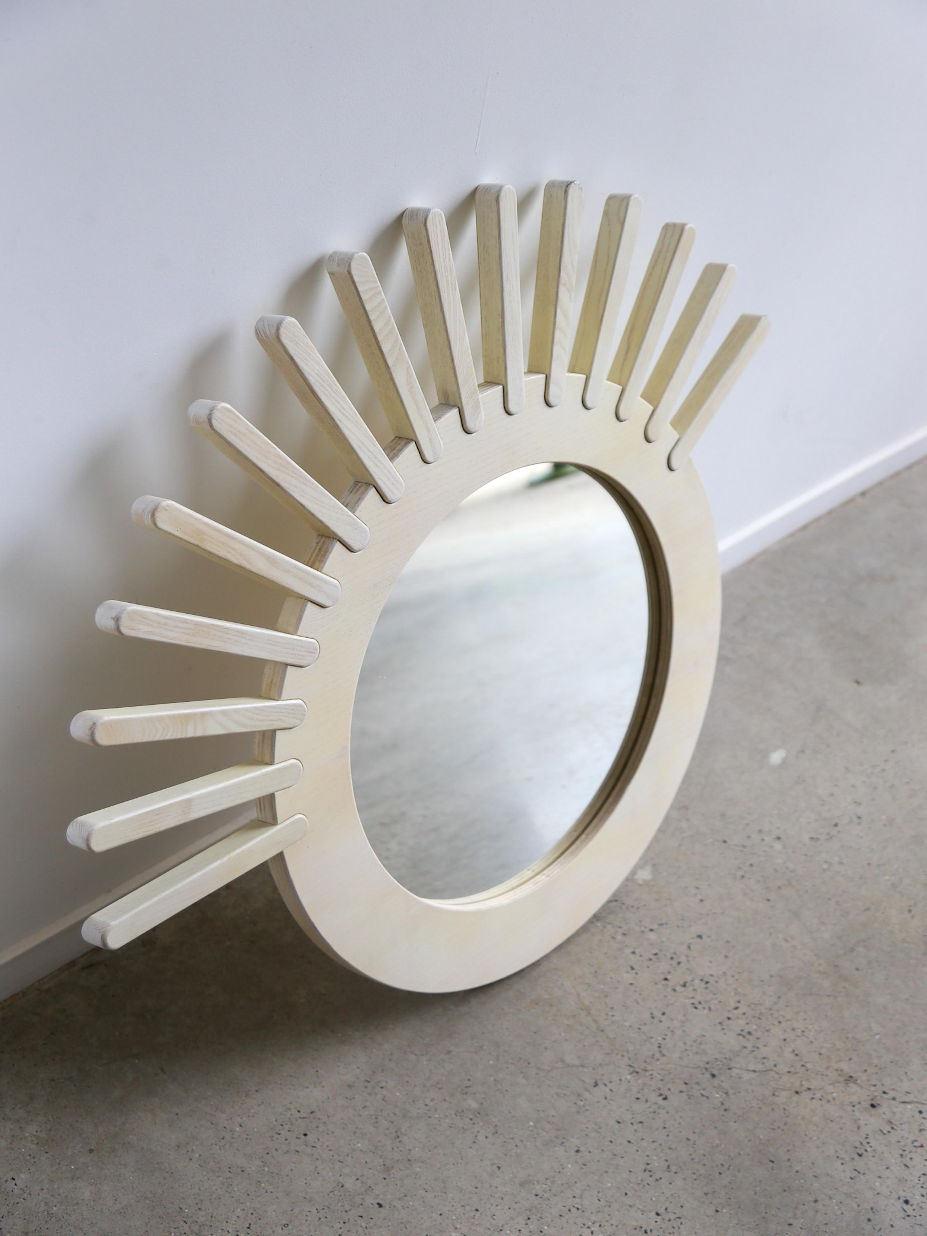 Miroir mural modèle Occhio ( œil ) d'Albert Leclerc pour Planula, en bois blanc laqué.

Concepteur : Albert Leclerc
Fabricant : Flos
Lieu d'origine : Italie
Date de fabrication : 1960s
Dans le style : Modernité du milieu du siècle
Matériaux et