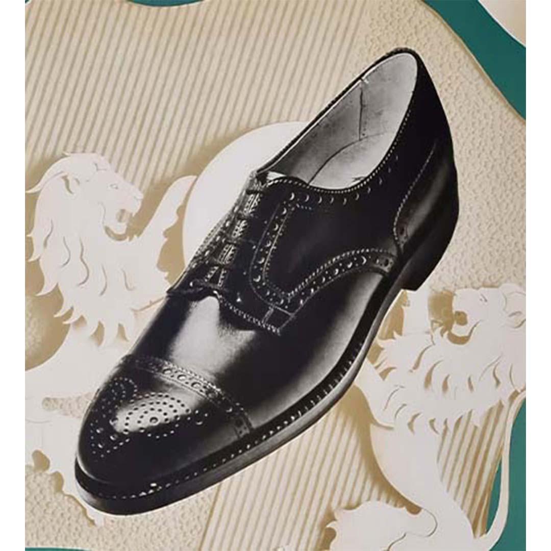 Originalplakat aus den 1940er Jahren zur Werbung für Blackfield-Schuhe.

Diese zeitlosen Schuhe wurden seinerzeit ausschließlich im Frühjahr verkauft. Jeder elegante Mann trägt Blackfield-Schuhe, den schönsten Schuh der Welt