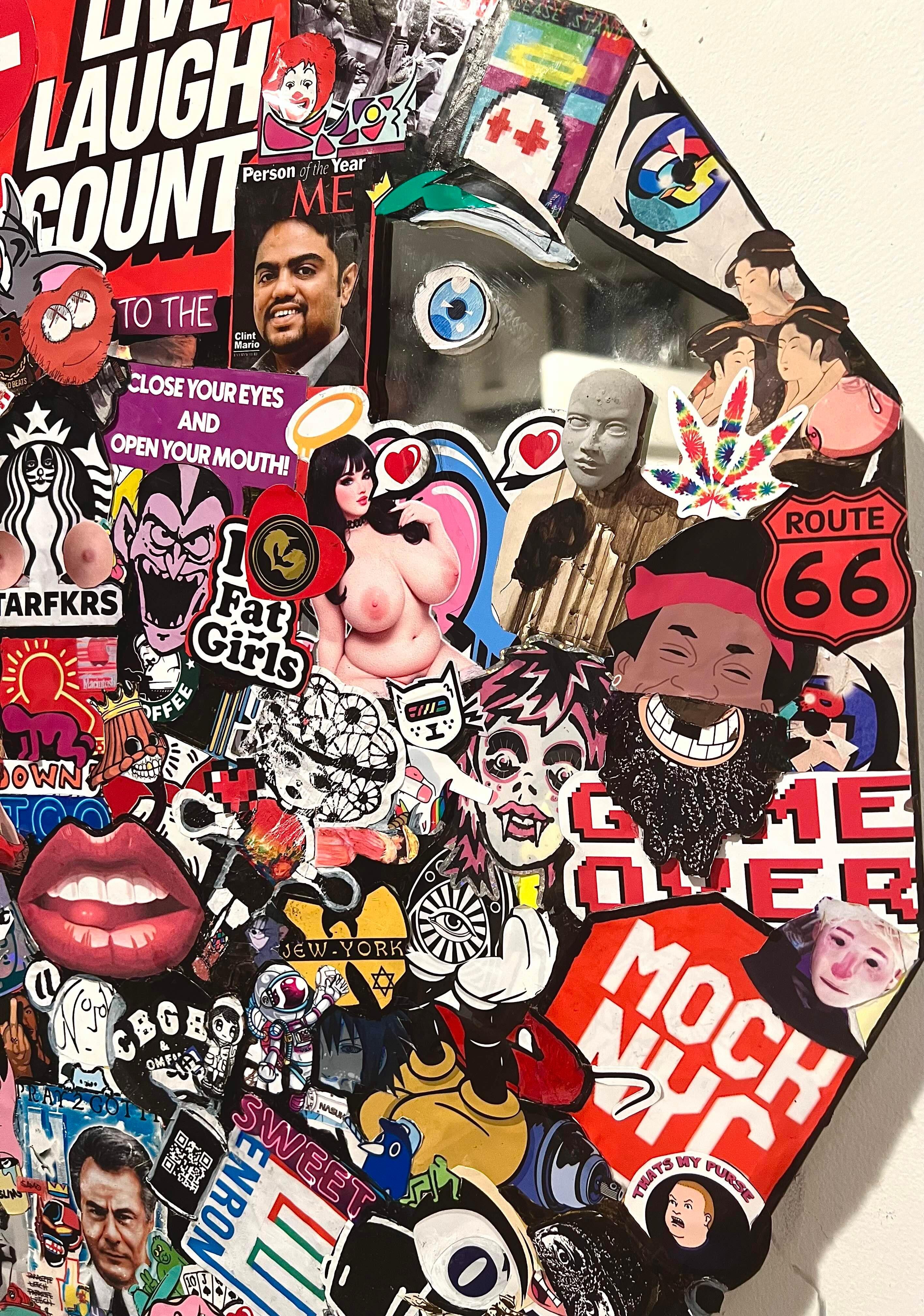 Aufkleber auf einem Spiegel mit Permanentmarker. Einzigartig 

Pop Art eines aufstrebenden Künstlers, der einen vertrauten Collage-Stil und berühmte Straßen- und Pop-Künstler verwendet, um eine einzigartige Mischung aus Nostalgie und Spaß zu