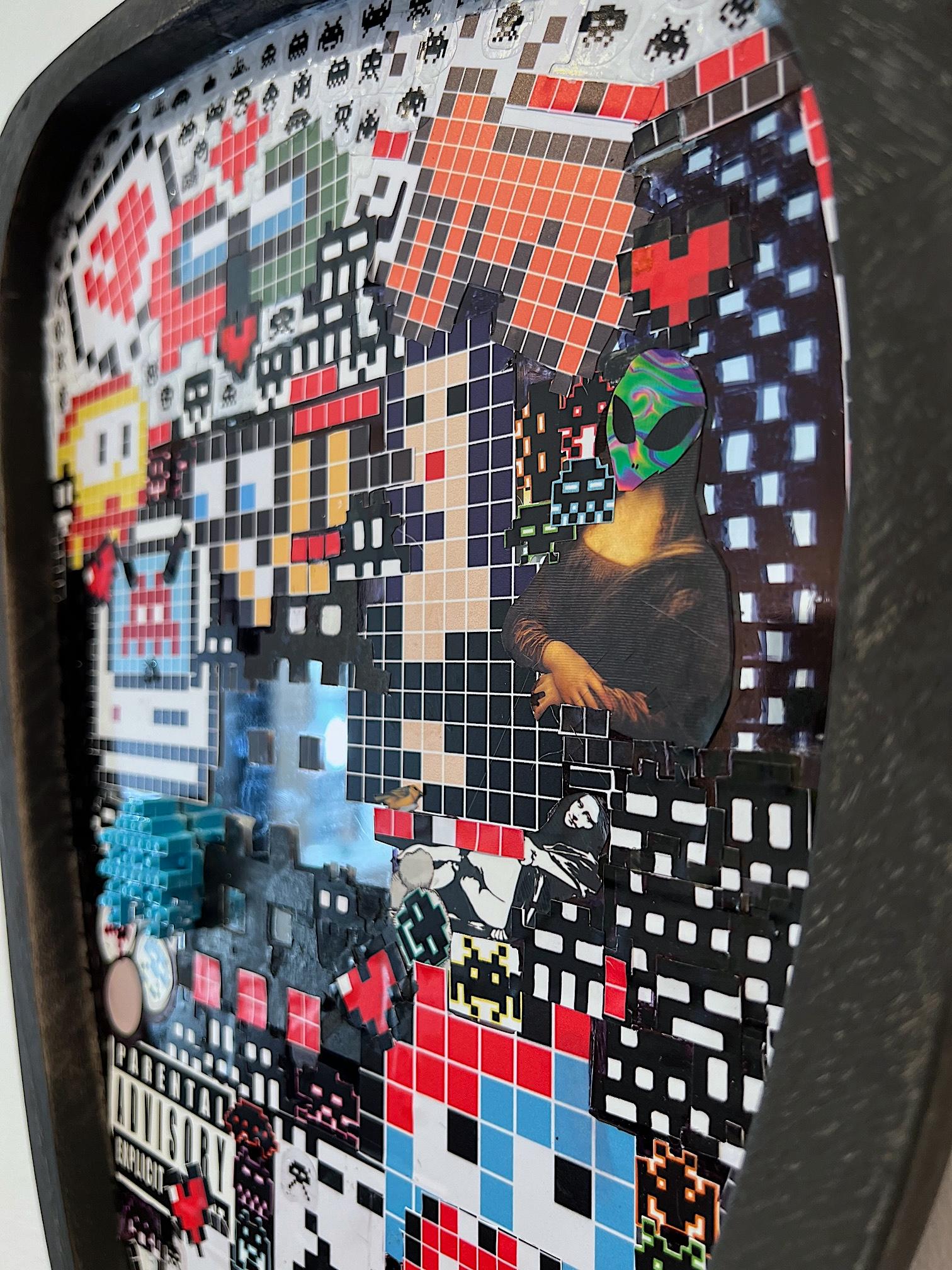 Pop Art Street Art INVADER zeitgenössische Aufkleber Innenspiegel im Angebot 2