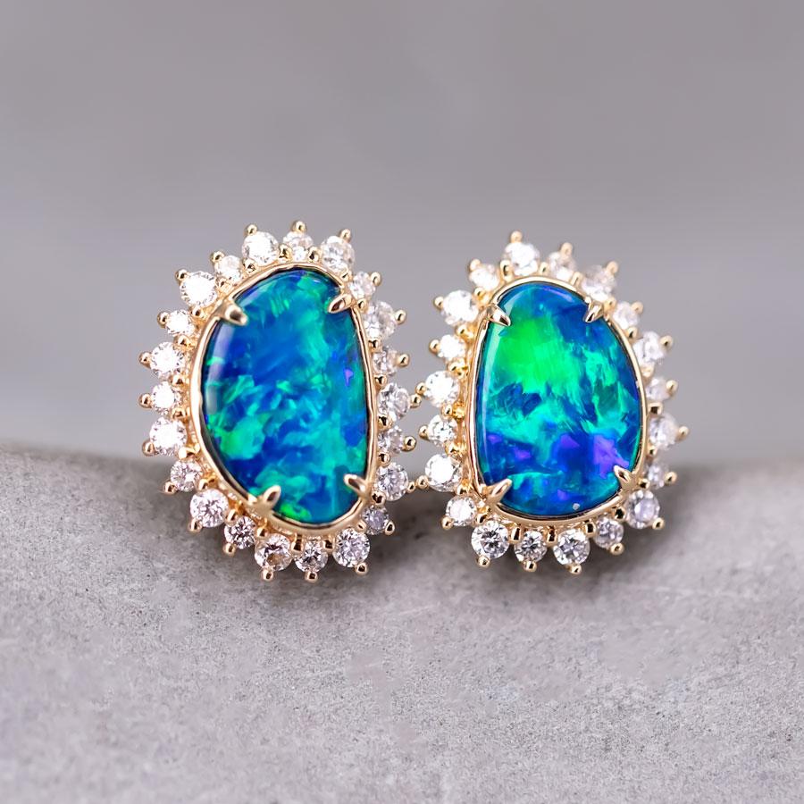 Taglio brillante Orecchini a perno Hola con diamante opale doppio blu oceano in oro giallo 18 carati in vendita