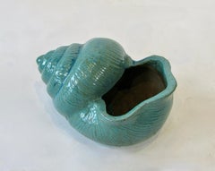 Maceta de concha de mar de gran grosor con esmalte azul océano