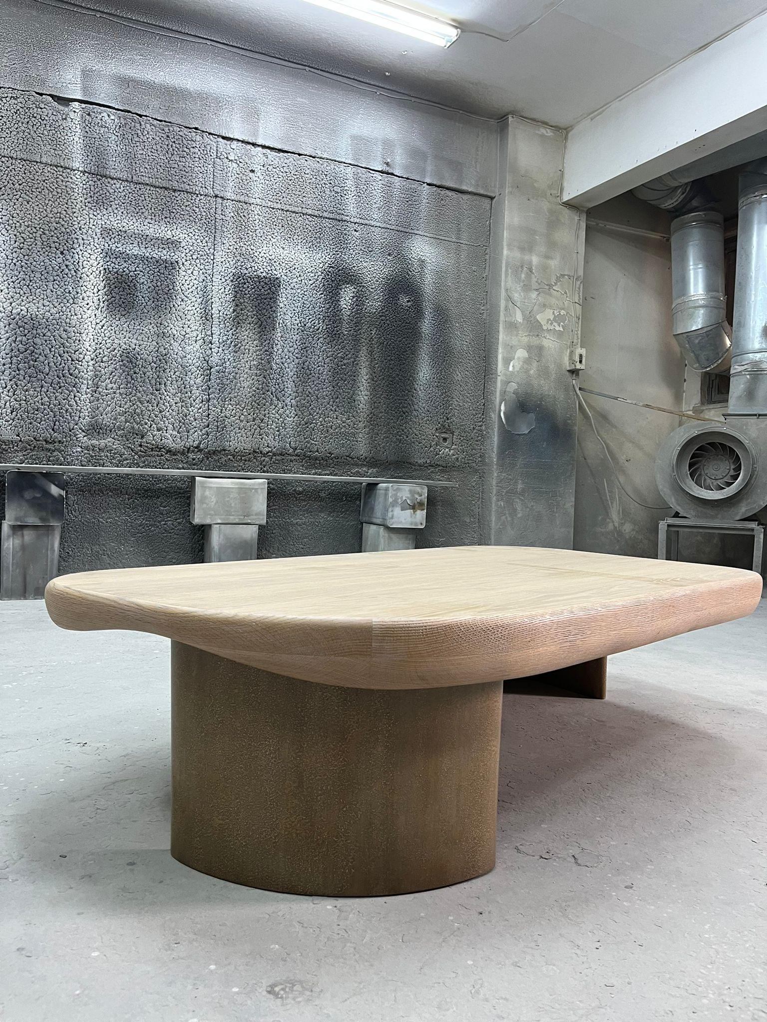 Table basse Ocean d'Ekin Varon
Dimensions : D 85 x L 160 x H 38 cm. 
MATERIAL : Chêne massif, placage de chêne et bois avec une finition laquée brillante à motifs.

Les dimensions et les matériaux peuvent être modifiés sur demande. Veuillez nous
