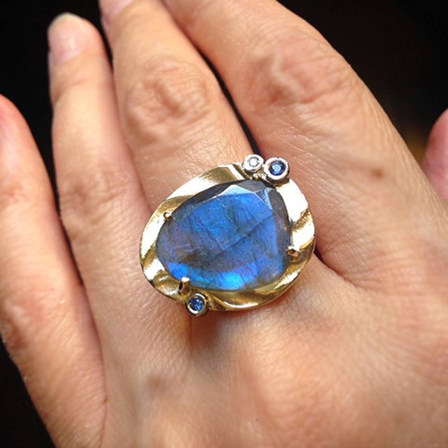 Keiko Mita was born on a small Japanese island which has had an enormous impact on her work. Her Ocean Dream Ring and its spectacular Labradorite (6.57ct) accented with Blue Sapphires (0.07ct) and Diamonds (0.01ct) suggest the ocean on a beautiful