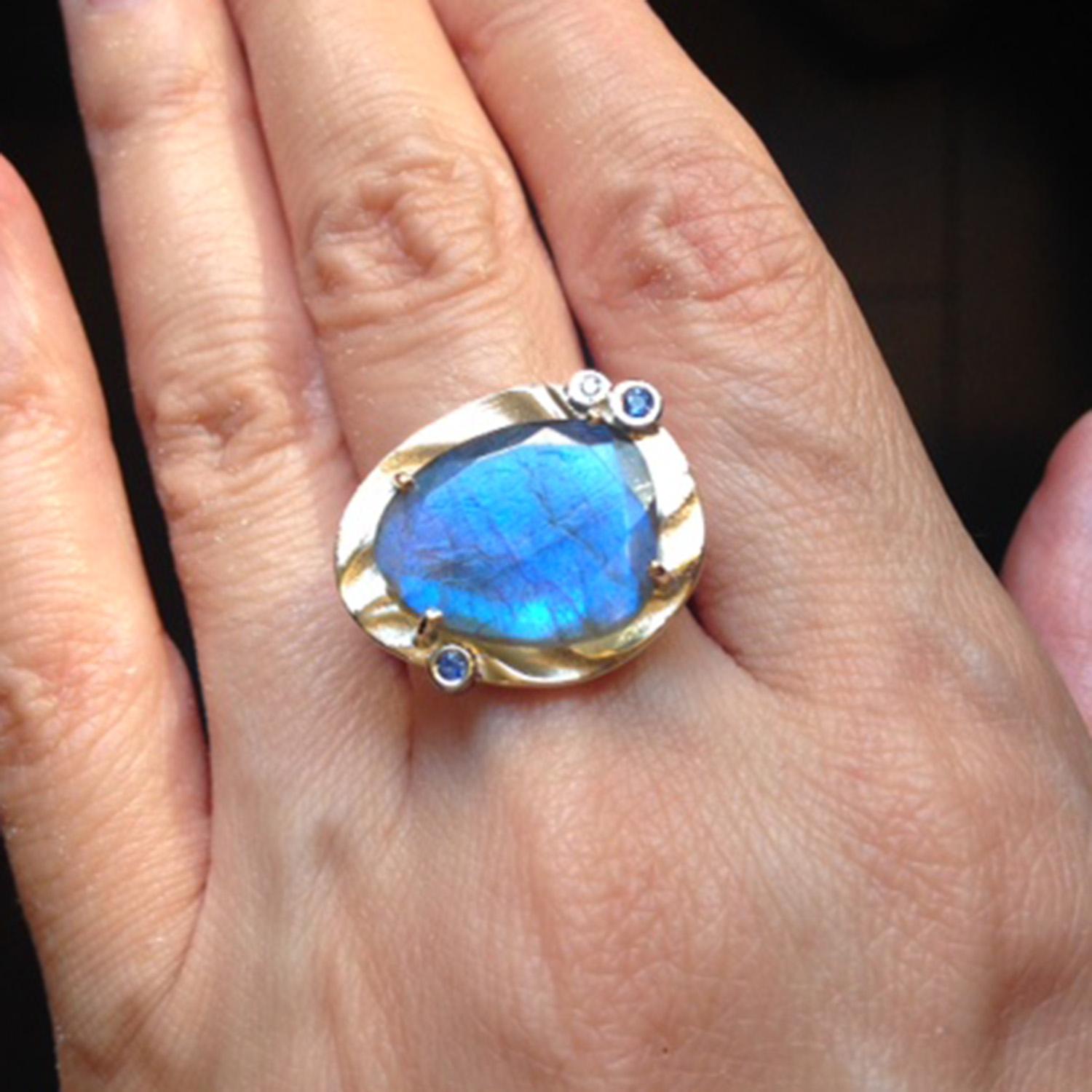 Contemporary Large Labradorite 14 Karat Yellow Gold Cocktail Ring with Blue Sapphire, Diamond For Sale