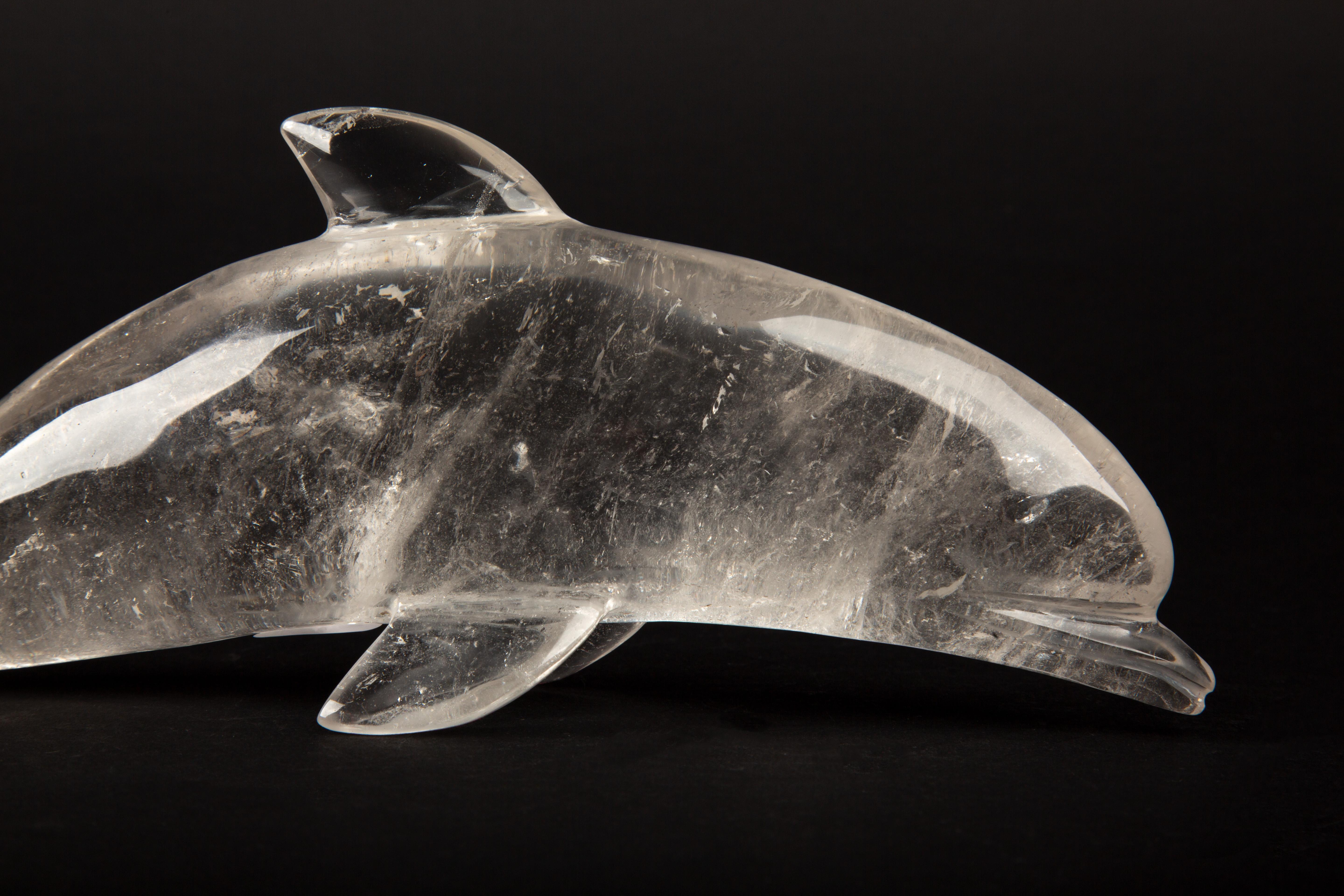Eleganza oceanica: Delfino in cristallo di rocca intagliato a mano in vendita 1