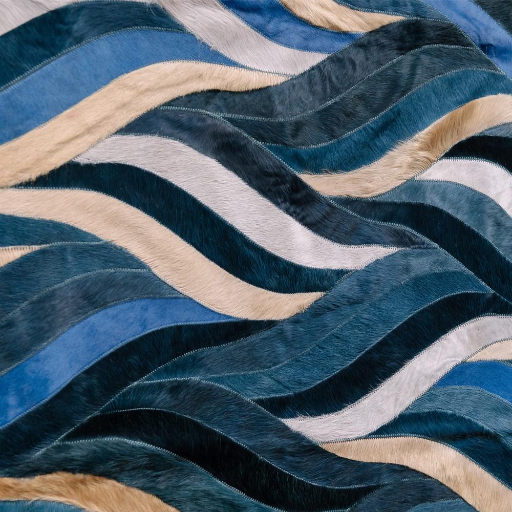 Ozean Inspiriert Anpassbare Rindsleder Blau Onda Bereich Teppich Klein (Maschinell gefertigt) im Angebot