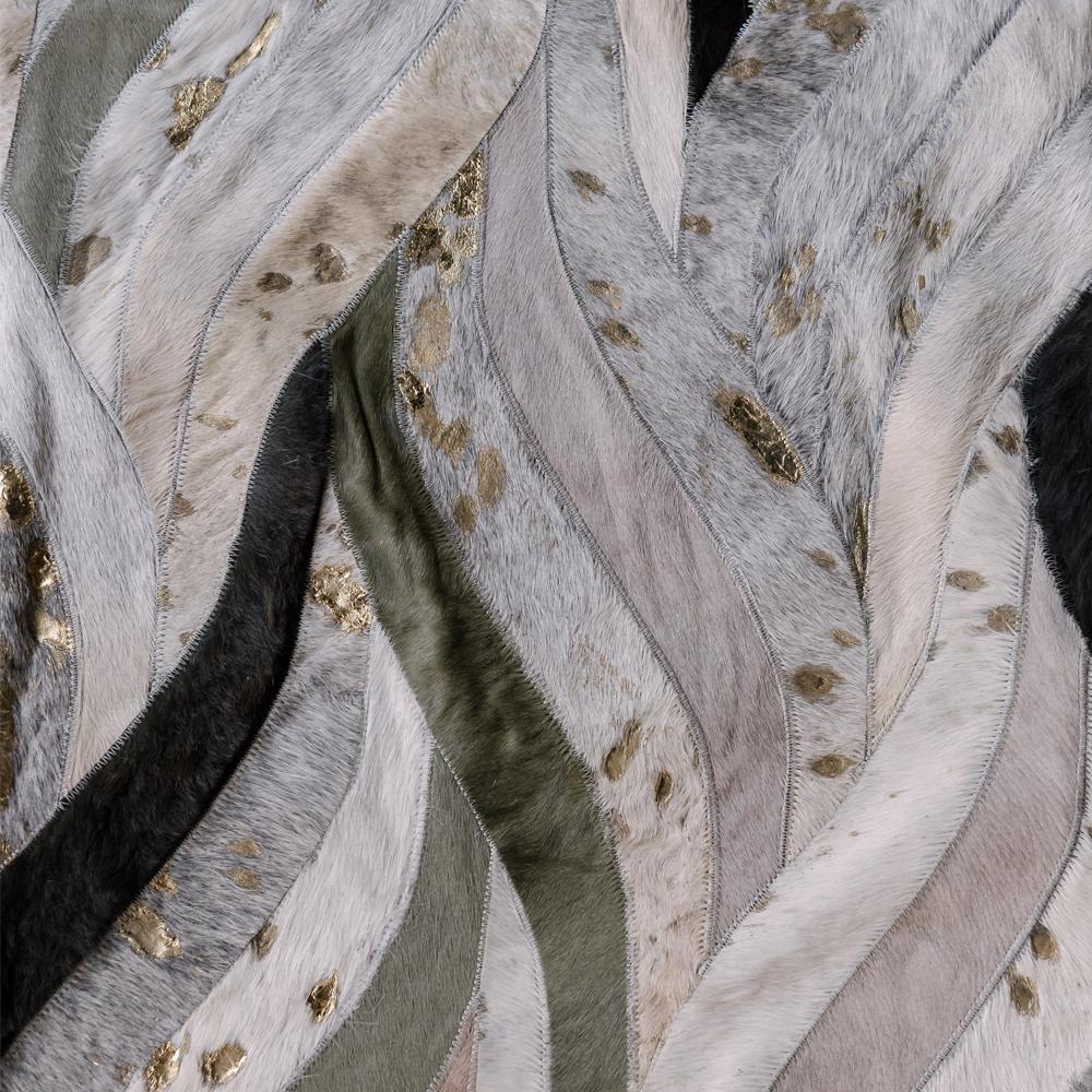 Embrace the beauty of nature with The Onda in Olive featuring a stunning earthy palette, showcasing subtle shades of olive green, natural grays, and timeless black. This exquisite rug boasts gold detailing that adds a touch of opulence and