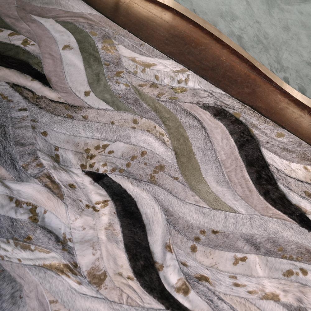 Ozean Inspiriert Anpassbare Rindsleder Olive Onda Bereich Teppich Klein im Zustand „Neu“ im Angebot in Charlotte, NC