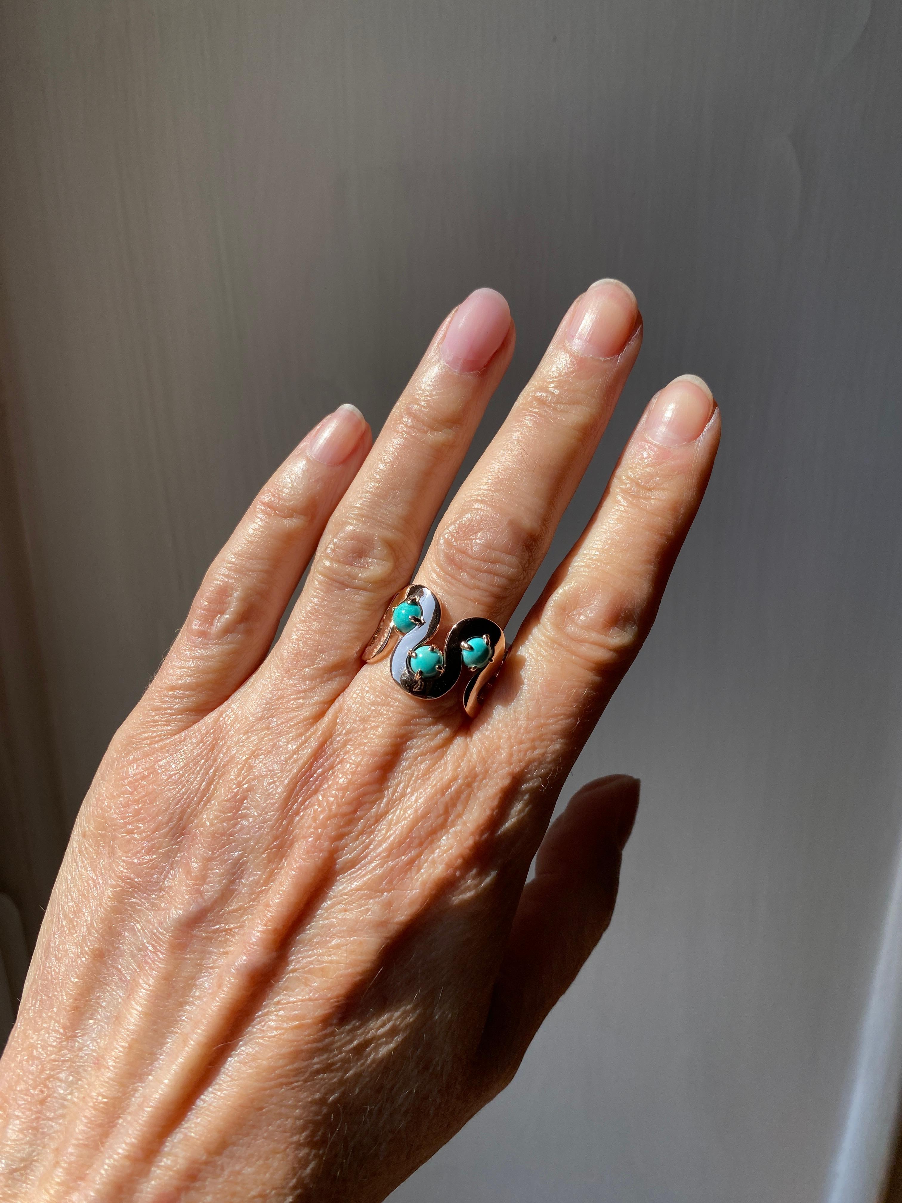 Round Cut Ocean-Inspired Gold Wave Band Ring Handcrafted in Italy with Turquoise Trilogy For Sale