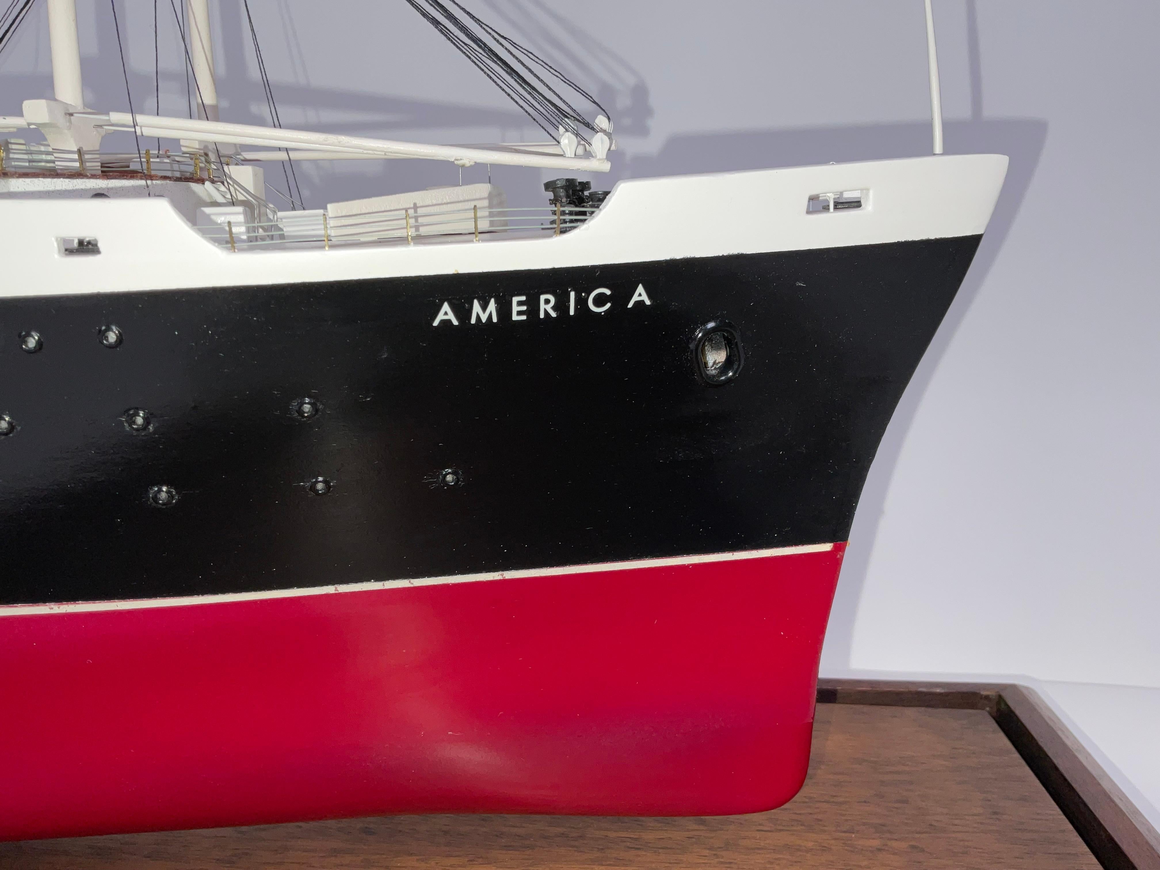 XXIe siècle et contemporain Modèle du paquebot America dans sa valise en vente