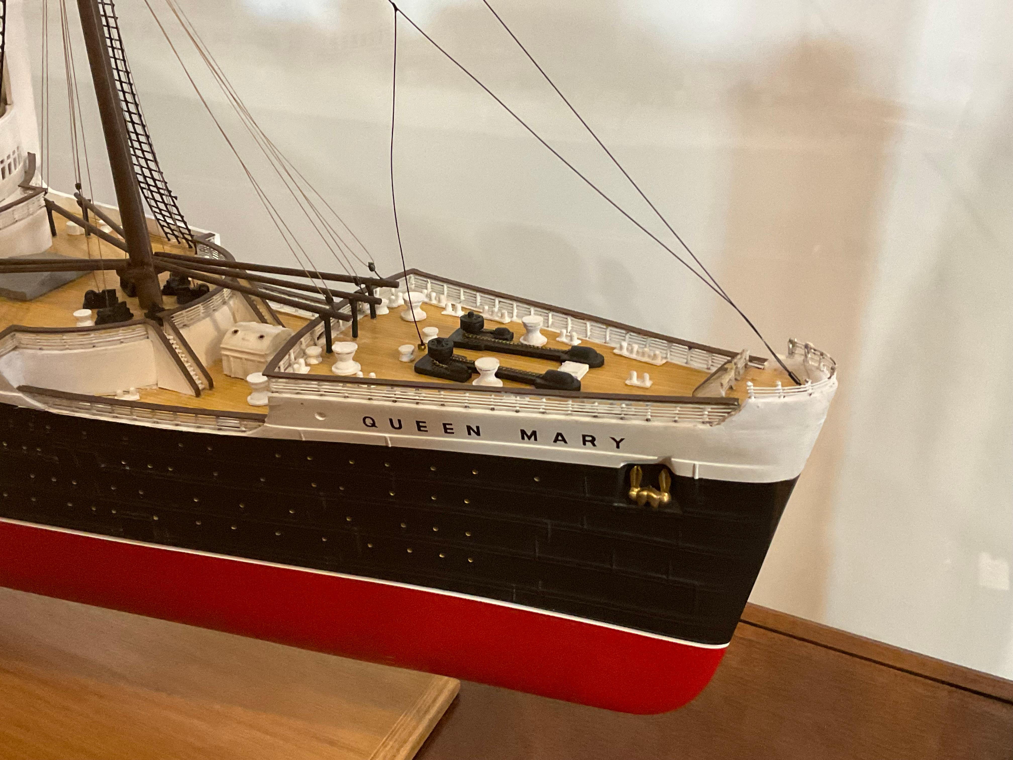 Ocean Liner Queen Mary Ship Model In Good Condition For Sale In Norwell, MA