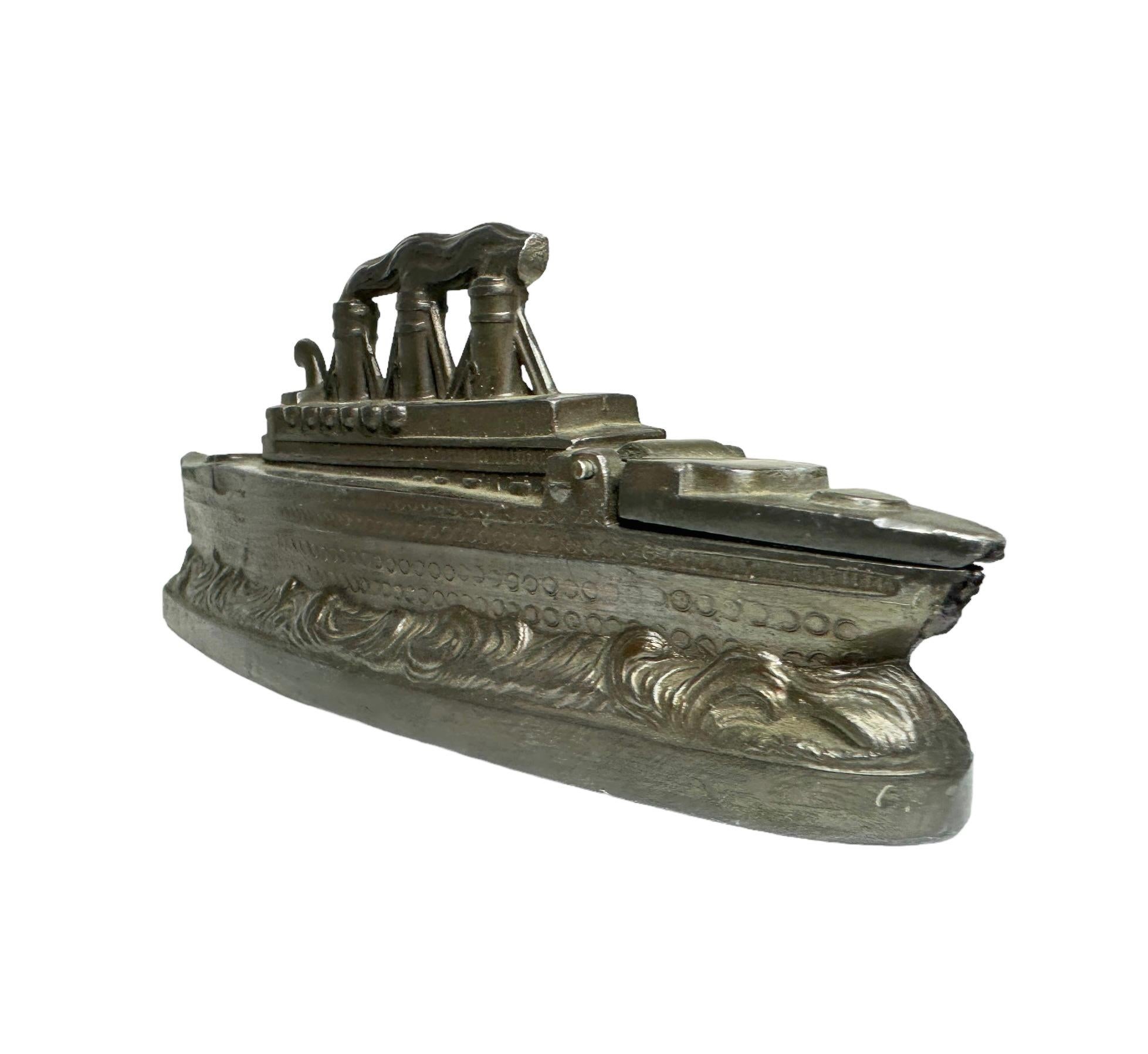 Ocean Liner Ship Souvenir Metall Geldkasten Piggy Bank, Vintage 1910er Jahre im Zustand „Gut“ im Angebot in Nuernberg, DE