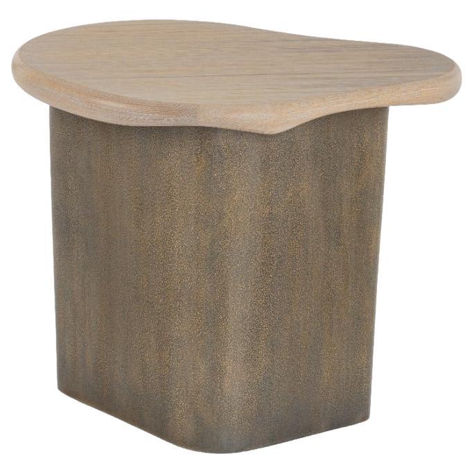 Table basse, plateau en chêne, base en bois laqué texturé faite à la main, océan en vente
