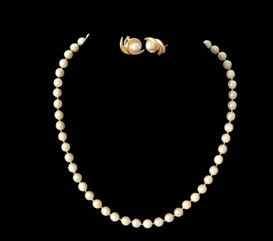 This ocean pearl necklace, bracelet and earring set has three pieces. There are 53 pearls in the necklace and 24 in the bracelet. The pearls are 5.5-6mm. The color of the pearls is cream. The earrings are set in 14k yellow gold swags. The jewelry