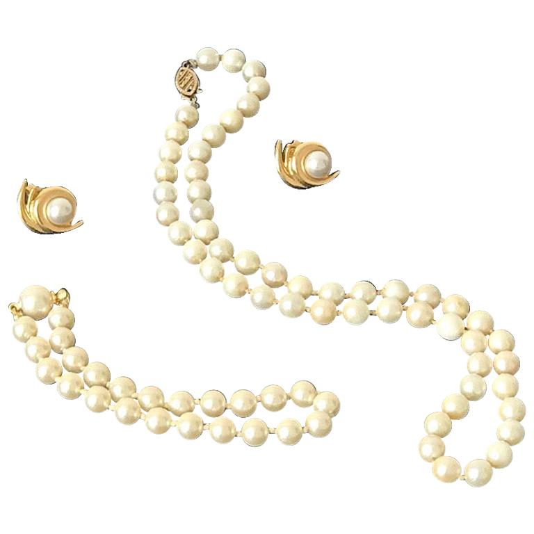 Ocean Pearl Cream Necklace & Bracelet with Earrings set in 14k Yellow Gold Swags For Sale
