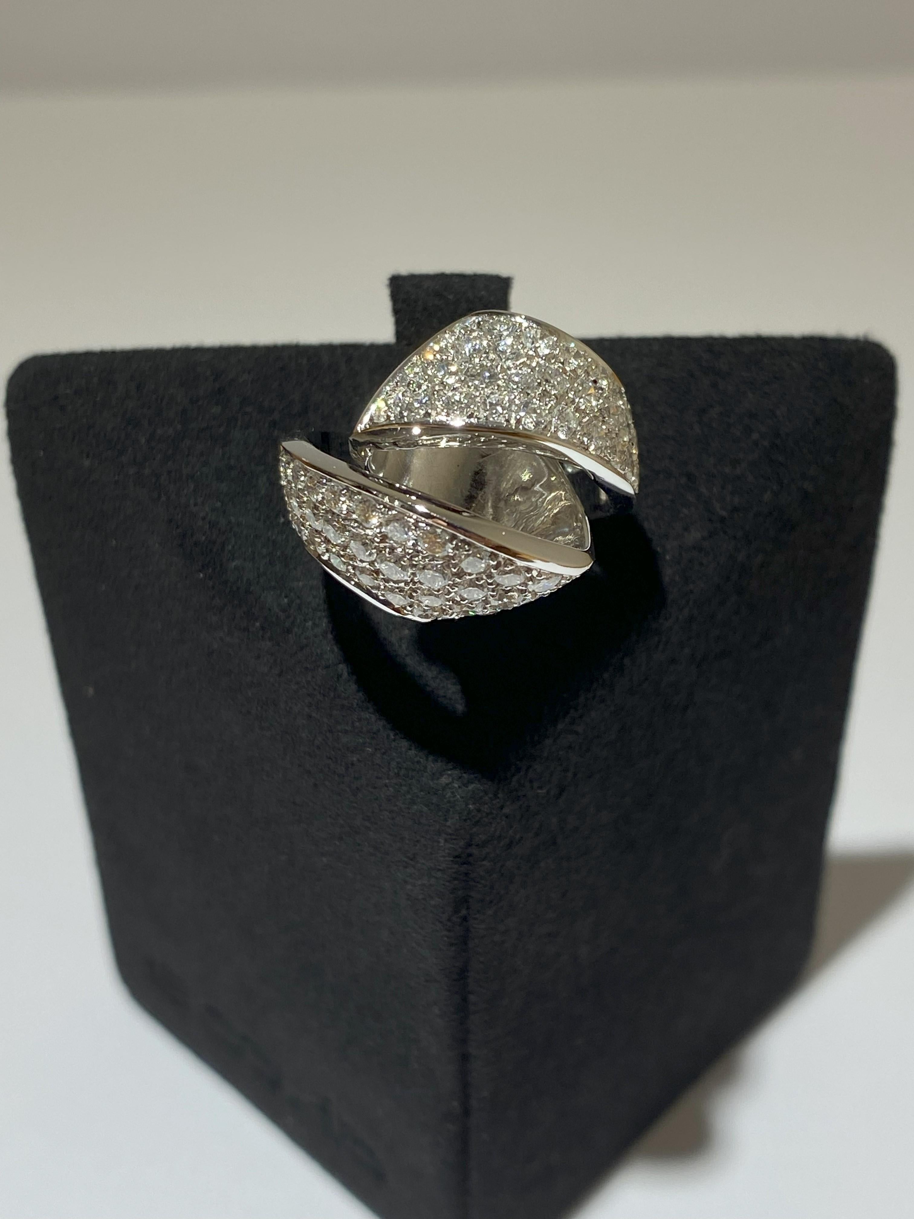 Women's or Men's SCAVIA 18K White Gold Pave Ring For Sale