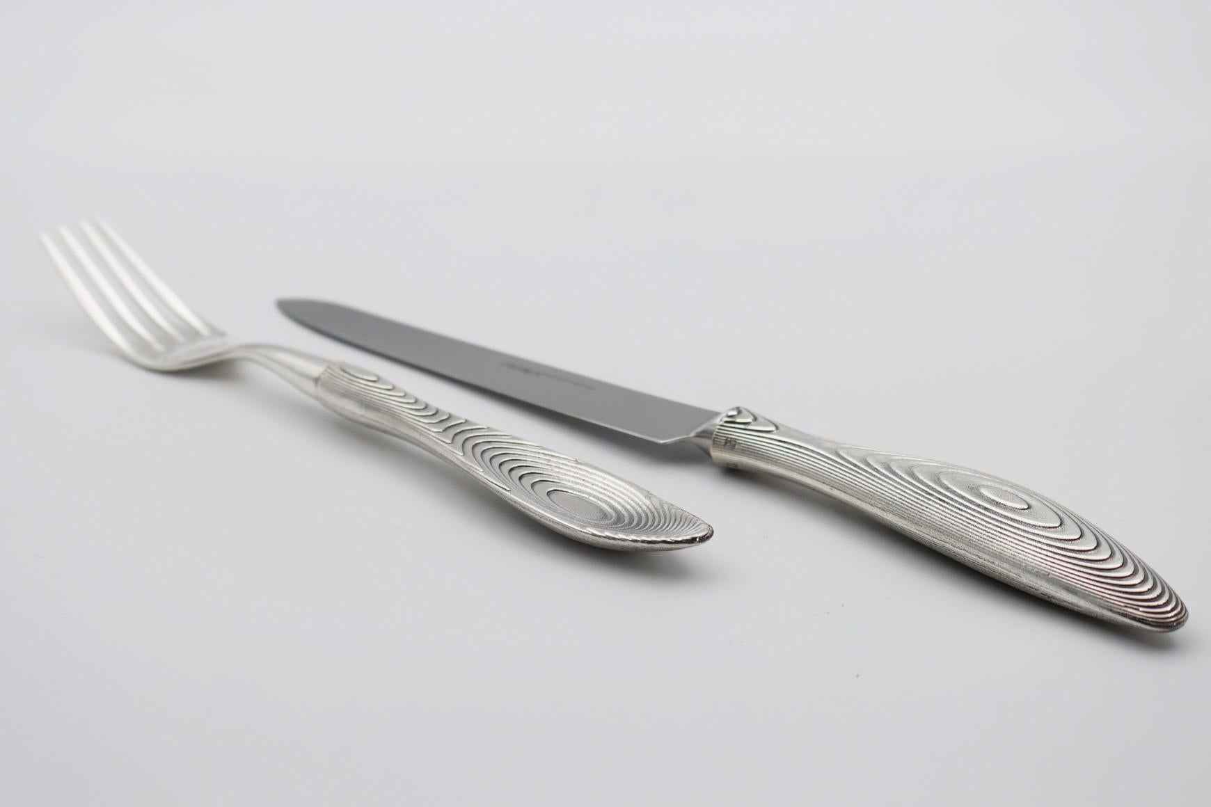 Set of 2 pieces in silver bronze or gold bronze

Set of 2 pieces (table forks/fish, table knife or meat/fish knife) in silver bronze 35/42 microns

It is possible to order all products separately or set of 4 piece

Table spoon
Table