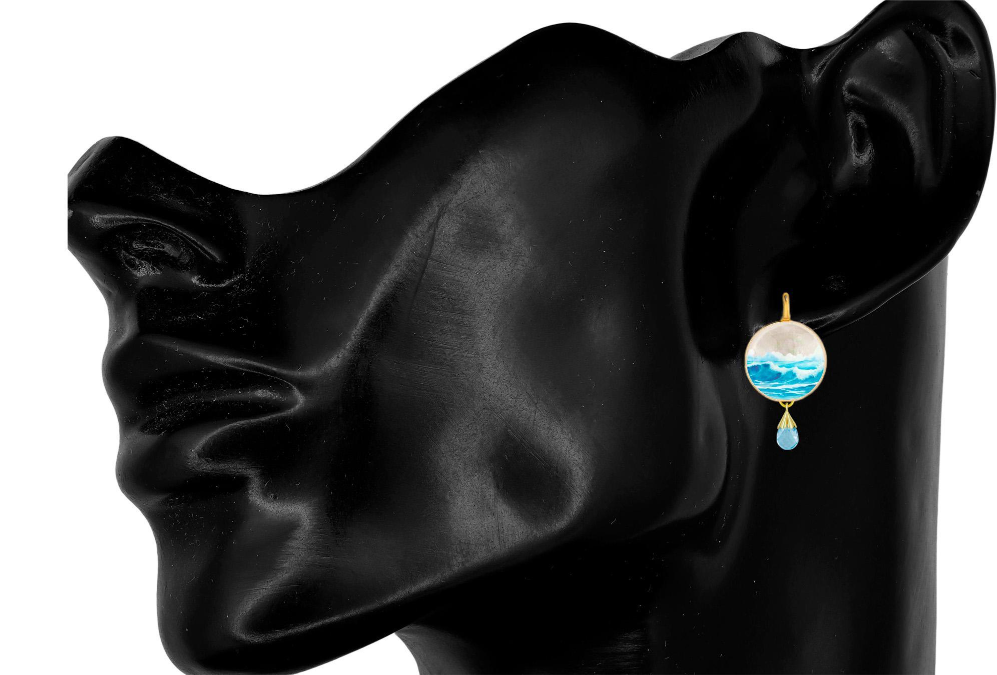 Taille ronde Pendants d'oreilles en nacre avec briolette en topaze sur le thème de l'océan en vente